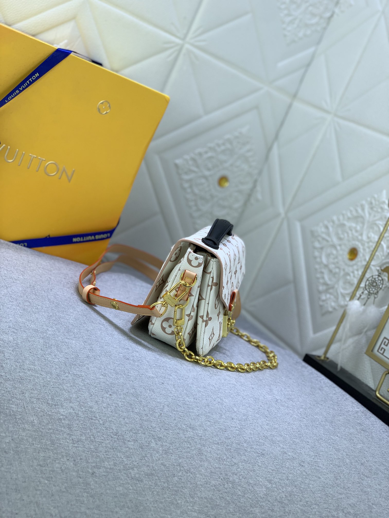 Louis Vuitton Pochette Métis East West M46914 21.5 x 13.5 x 6