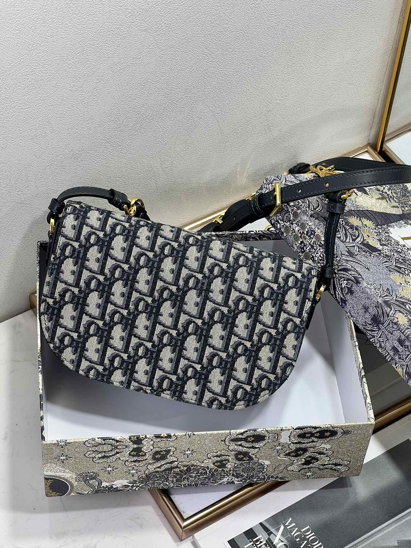 Dior CD Signature 9233 21x6x12cm