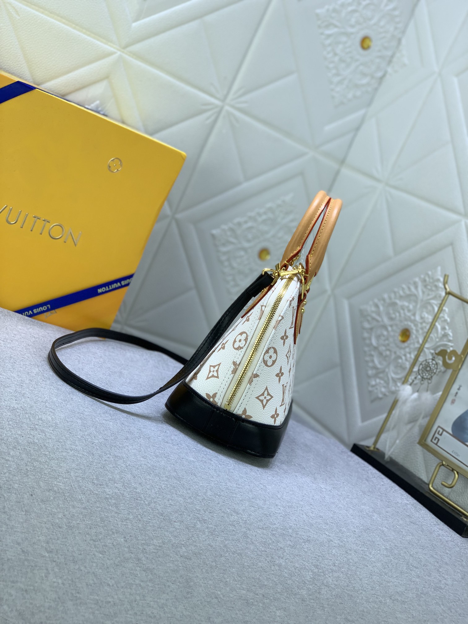 Louis Vuitton Nicolas Ghesquière M46921