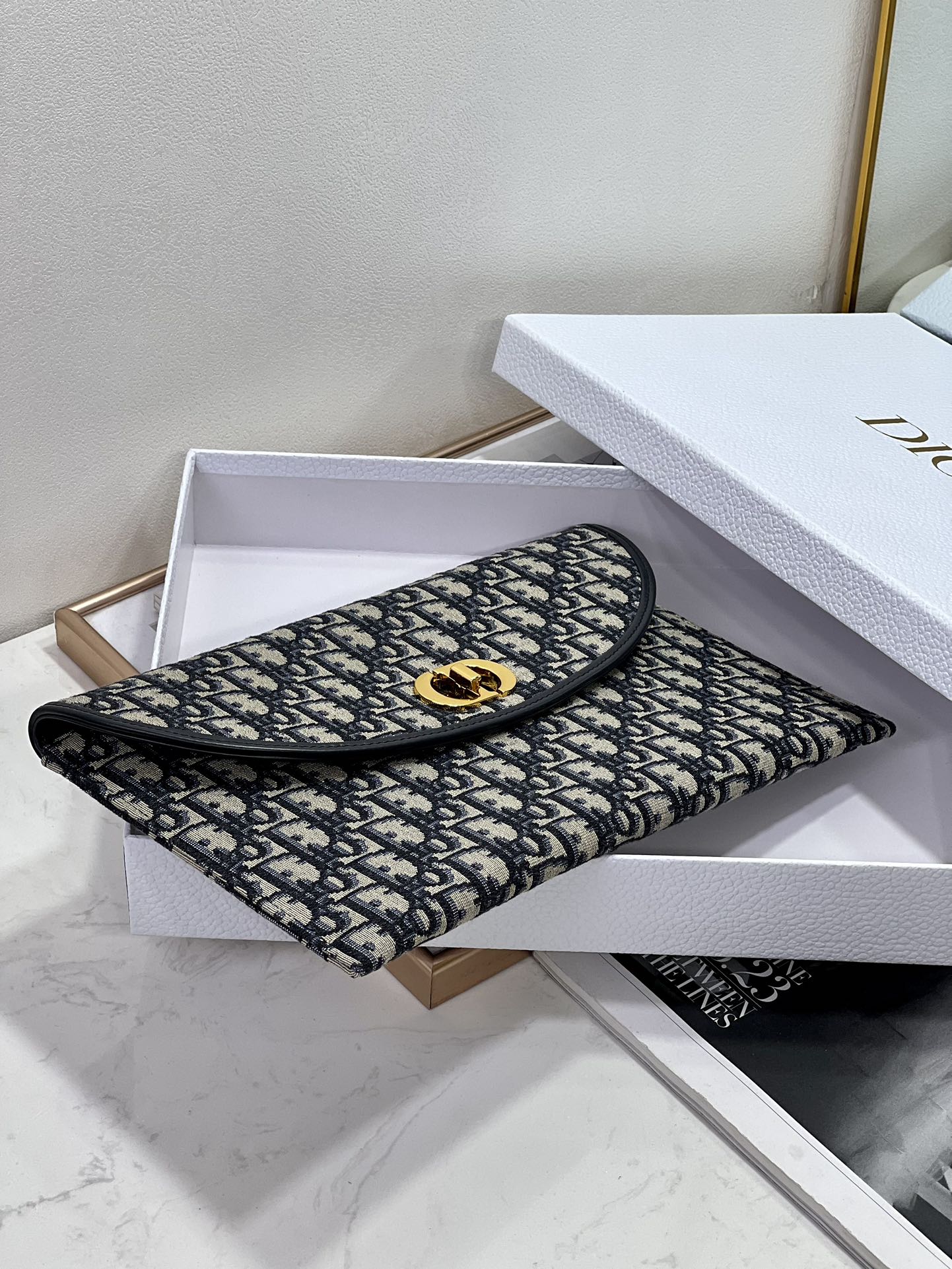 Dior 30 Montaigne Avenue 2039 30x18.2x2cm