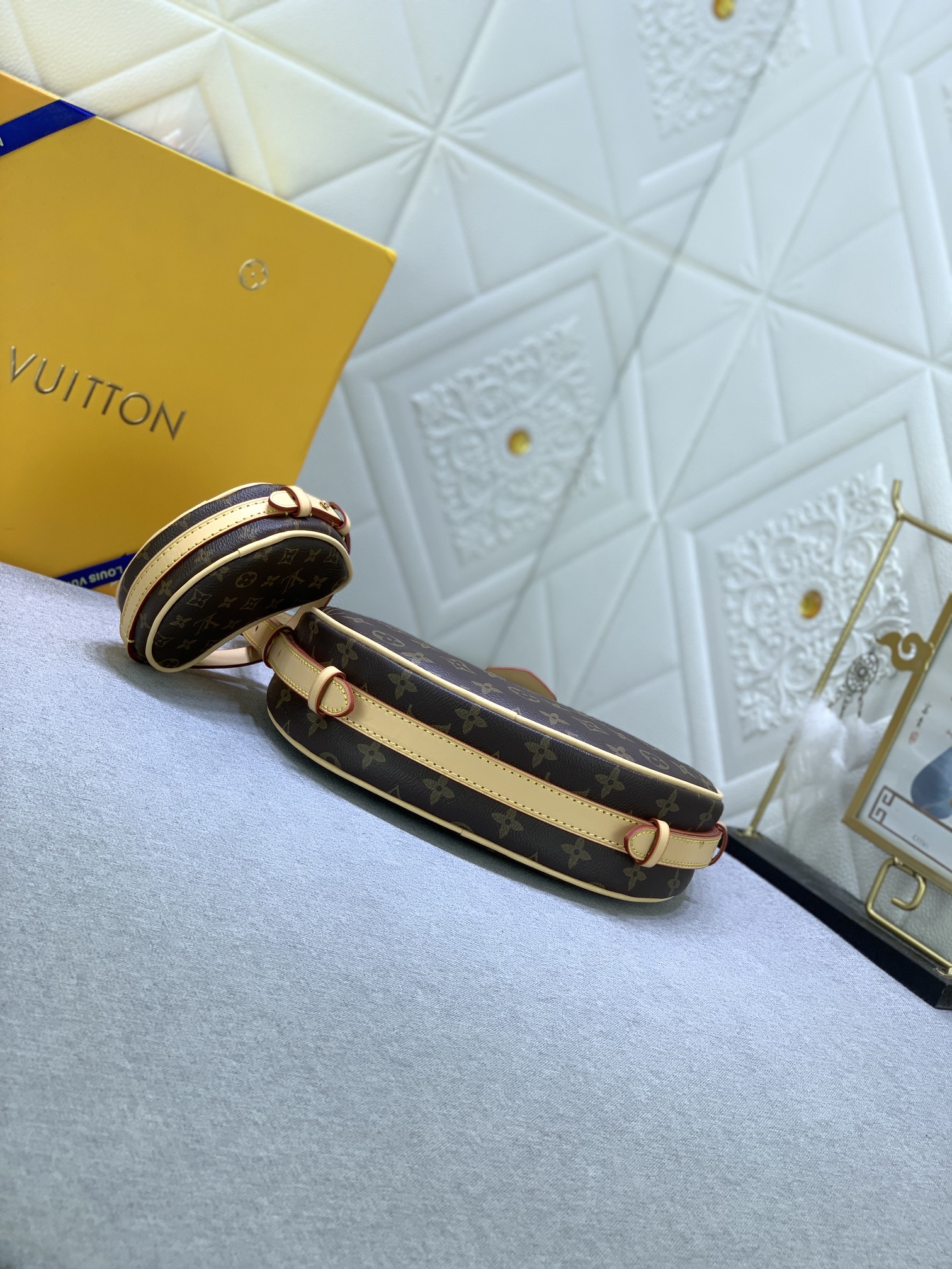 Louis Vuitton monogram M46856 (2) 24x15x6cm