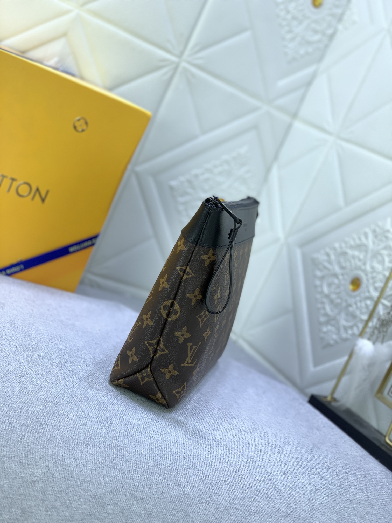 Louis Vuitton pochette voyage souple M82545 32 x 21 x 8cm