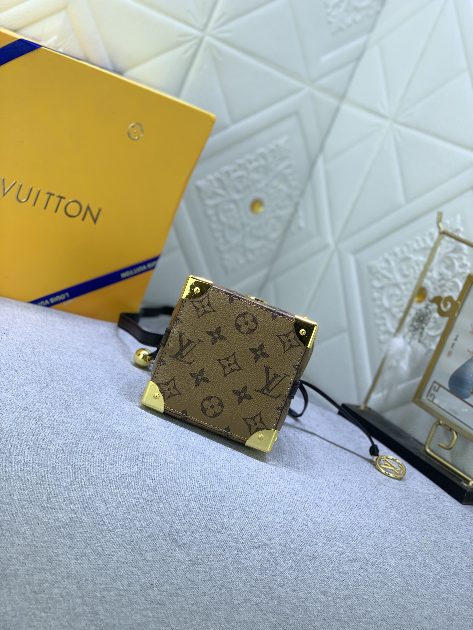 Louis Vuitton Online Only M83227(4) 11.5 x 11.5 x 11.5 cm