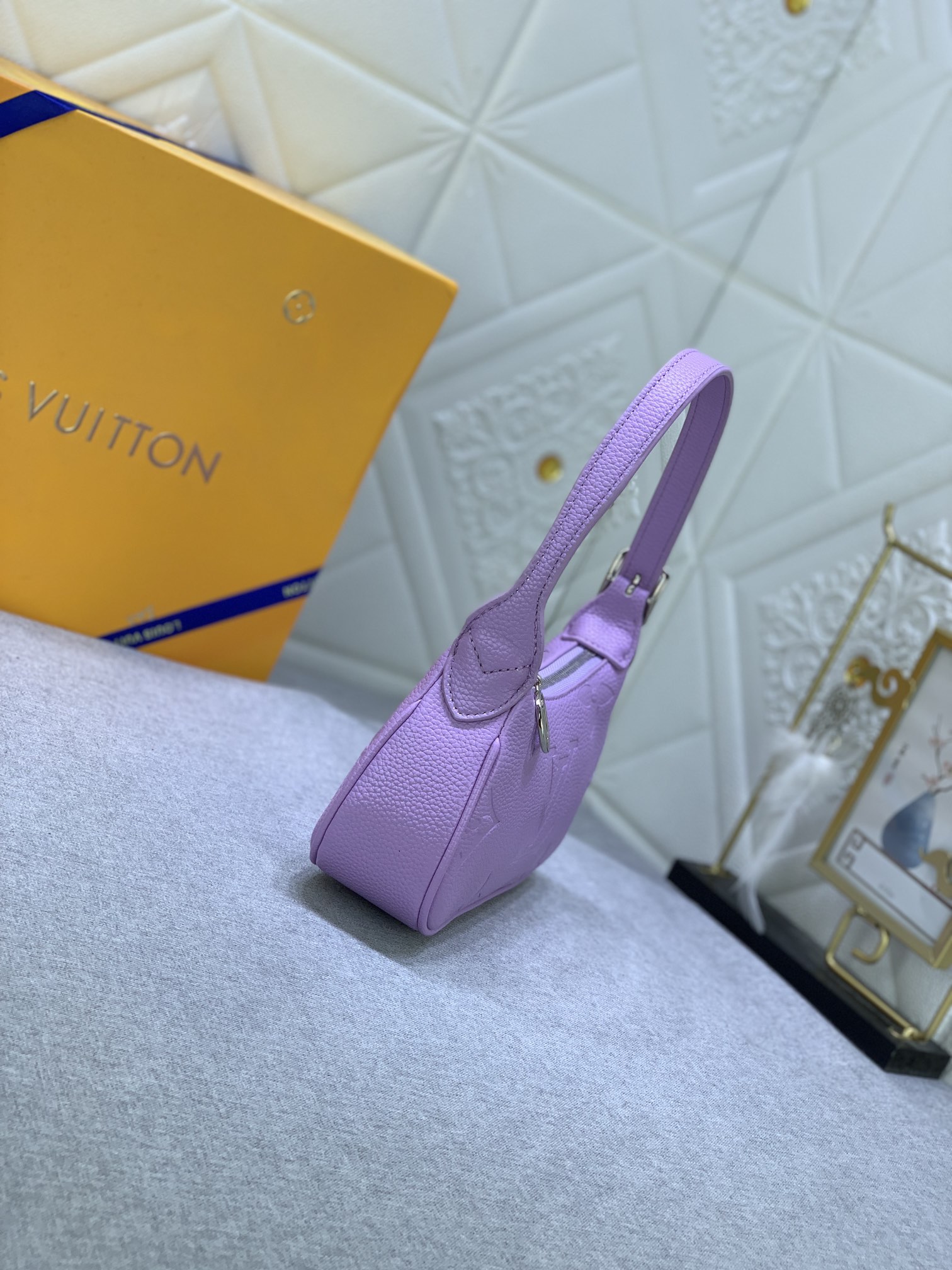 Louis Vuitton Mini Moon M82391 20.5 x 11.0 x 5.0cm