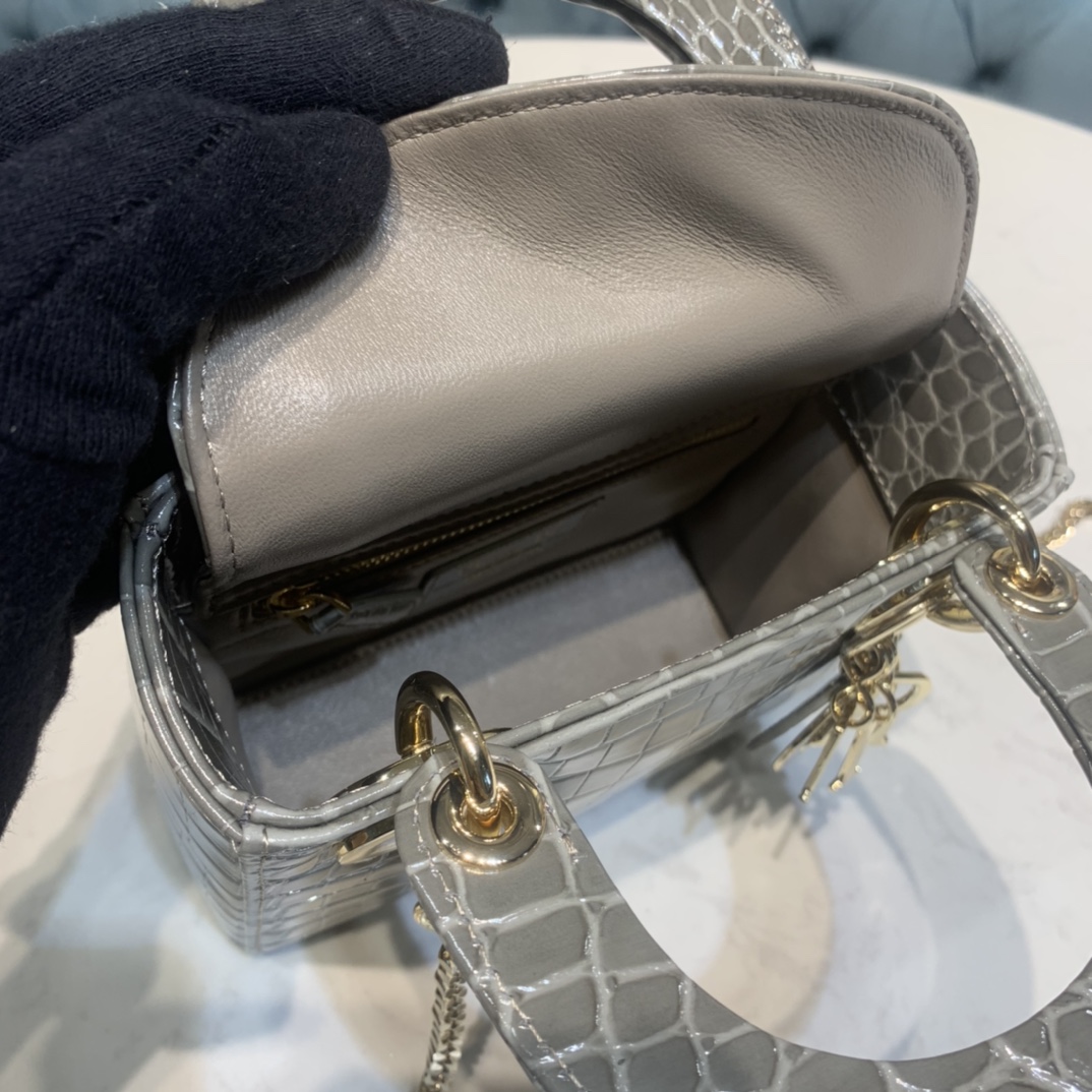 Dior-3 (15) 17 x 7.5x 14cm