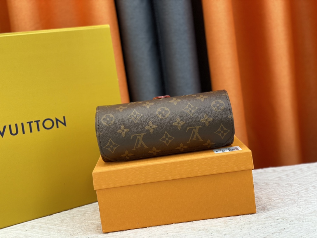 Louis Vuitton M47530 (5) 20 x 8 x 8 cm