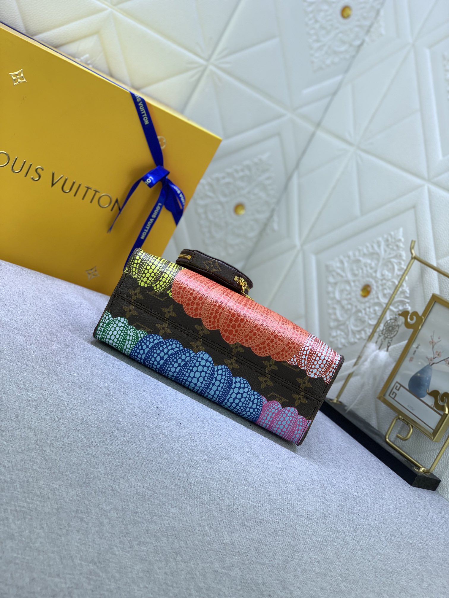 Louis Vuitton x YK OnTheGo M46467 25 x 19 x 11.5cm