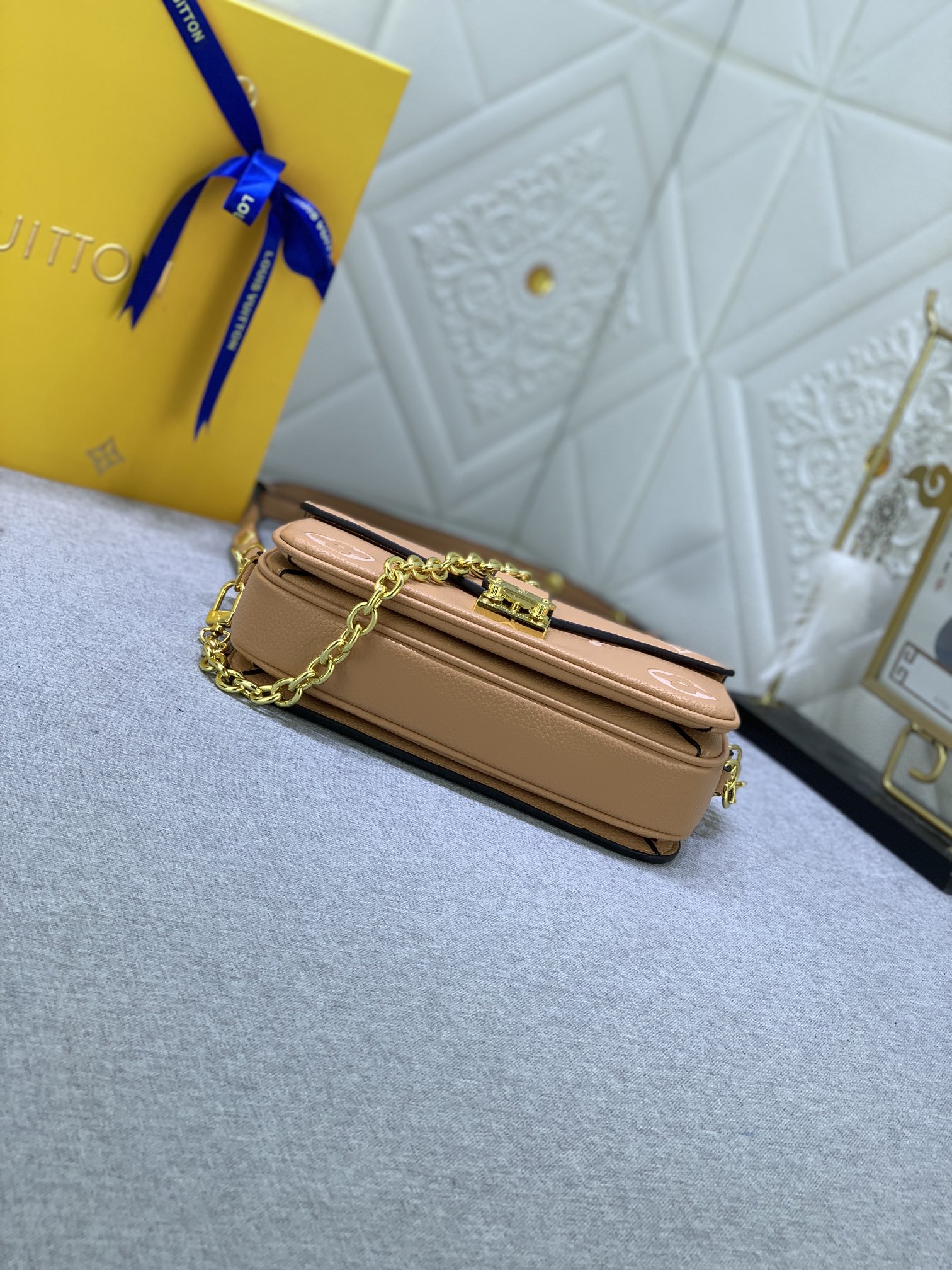 Louis Vuitton Pochette Métis East West M46279 (3) 21.5 x 13.5 x 6.0cm