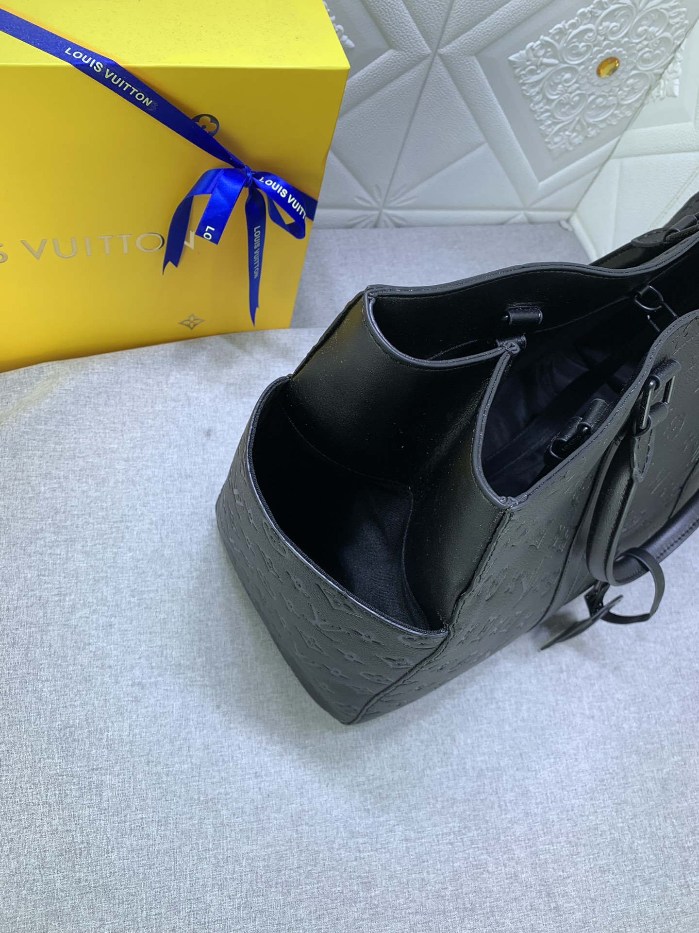 Louis Vuitton Sac Plat M46451 44 x 33 x 18cm