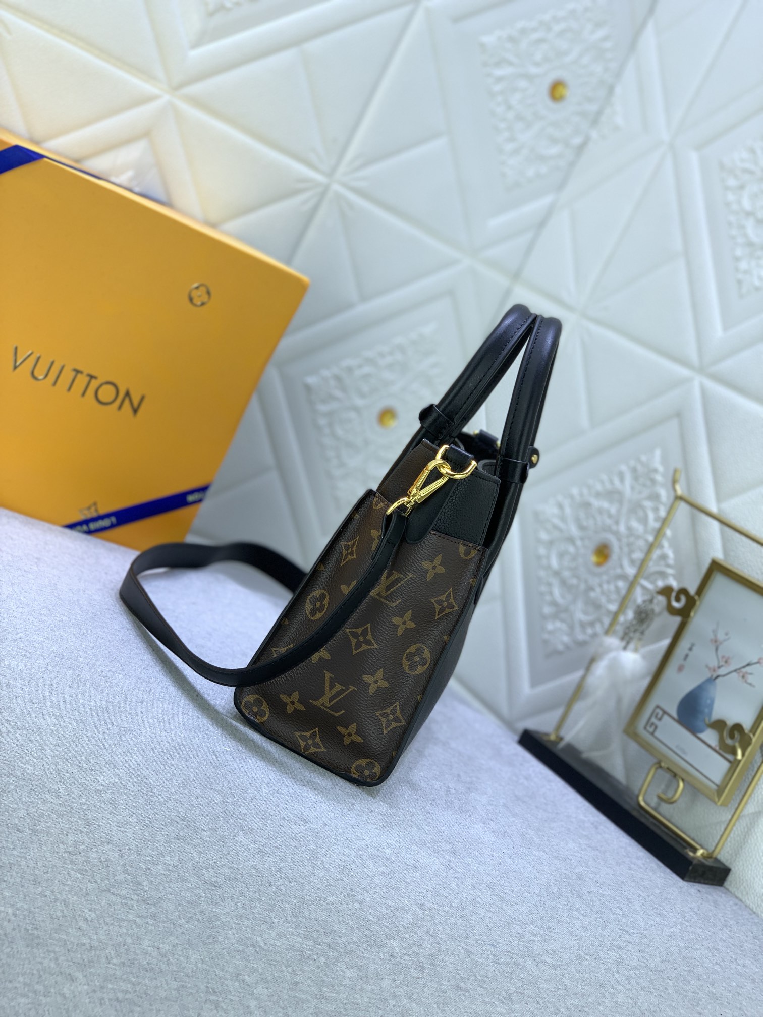 Louis Vuitton ON MY SIDE M57728 (2) 25 x 20 x 12 cm