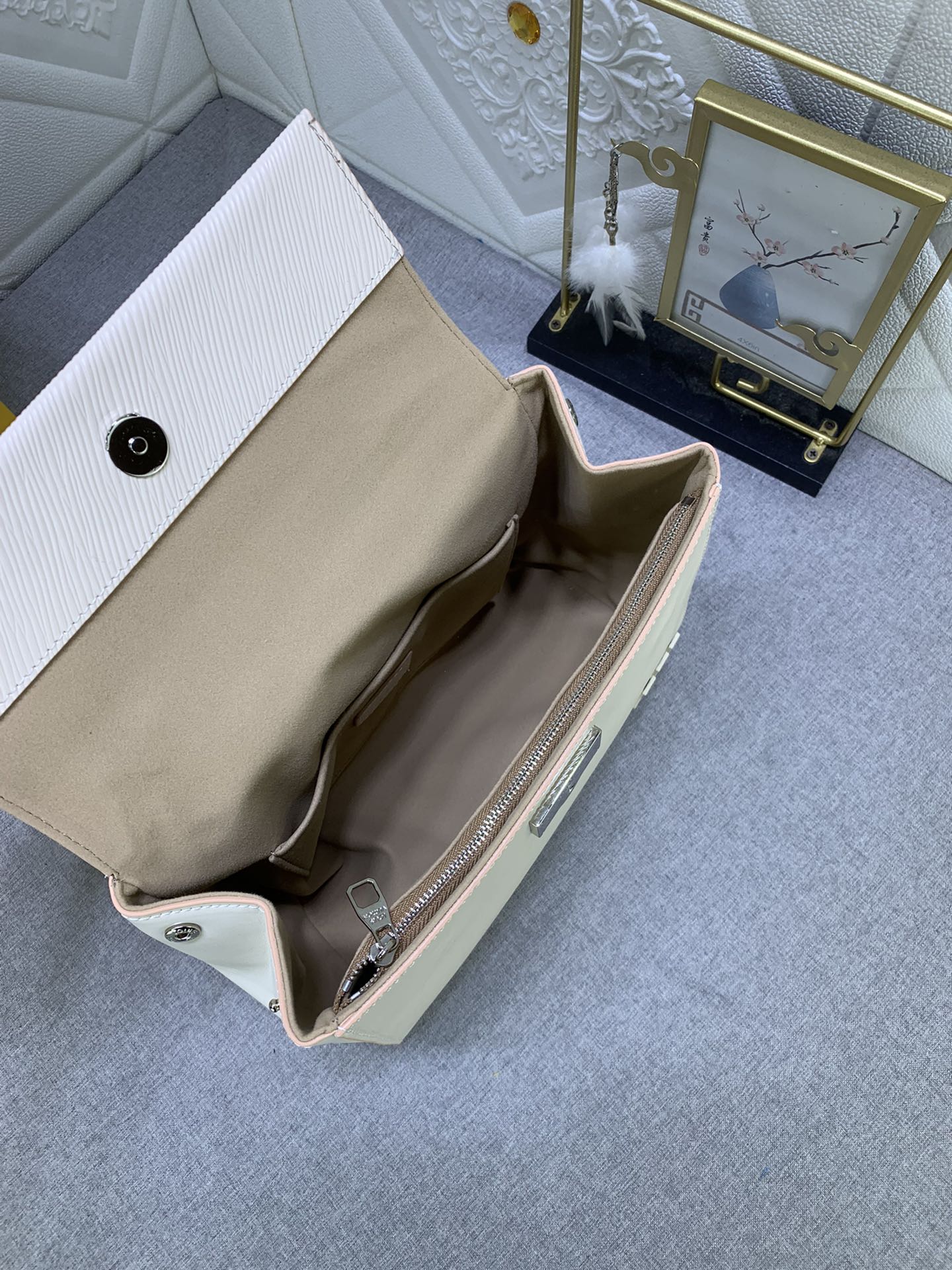 Louis Vuitton Cluny M58931 (3)