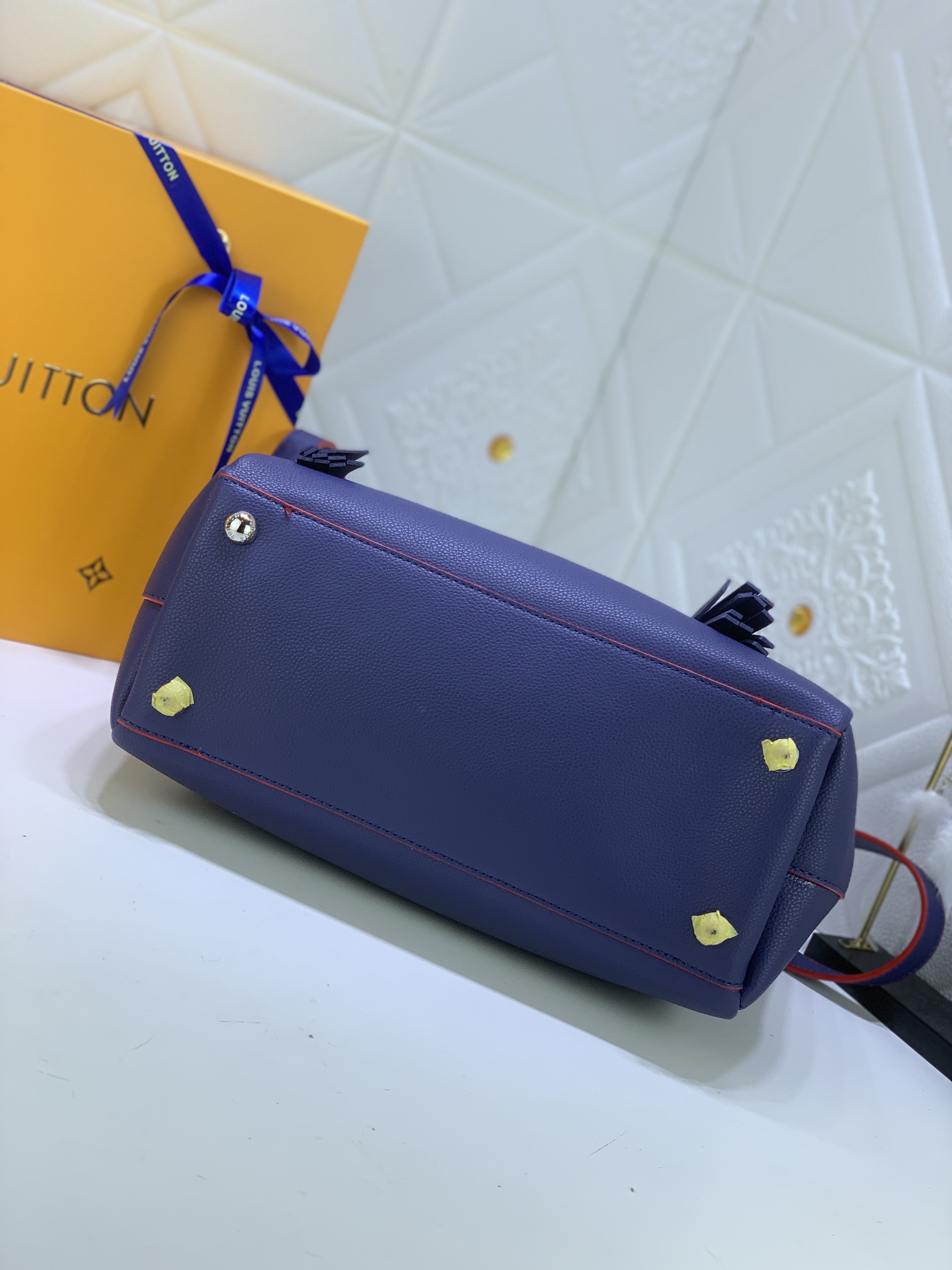 Louis Vuitton LOCKMETO M54569 (2) 38 x 24x 15.5cm