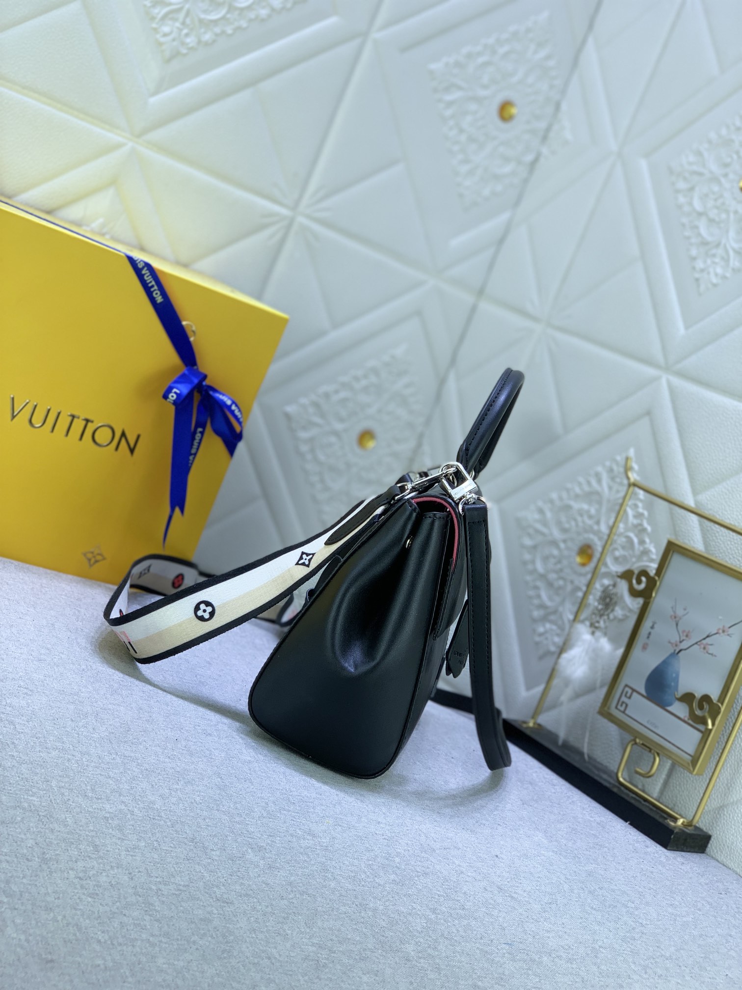 Louis Vuitton Cluny M58931