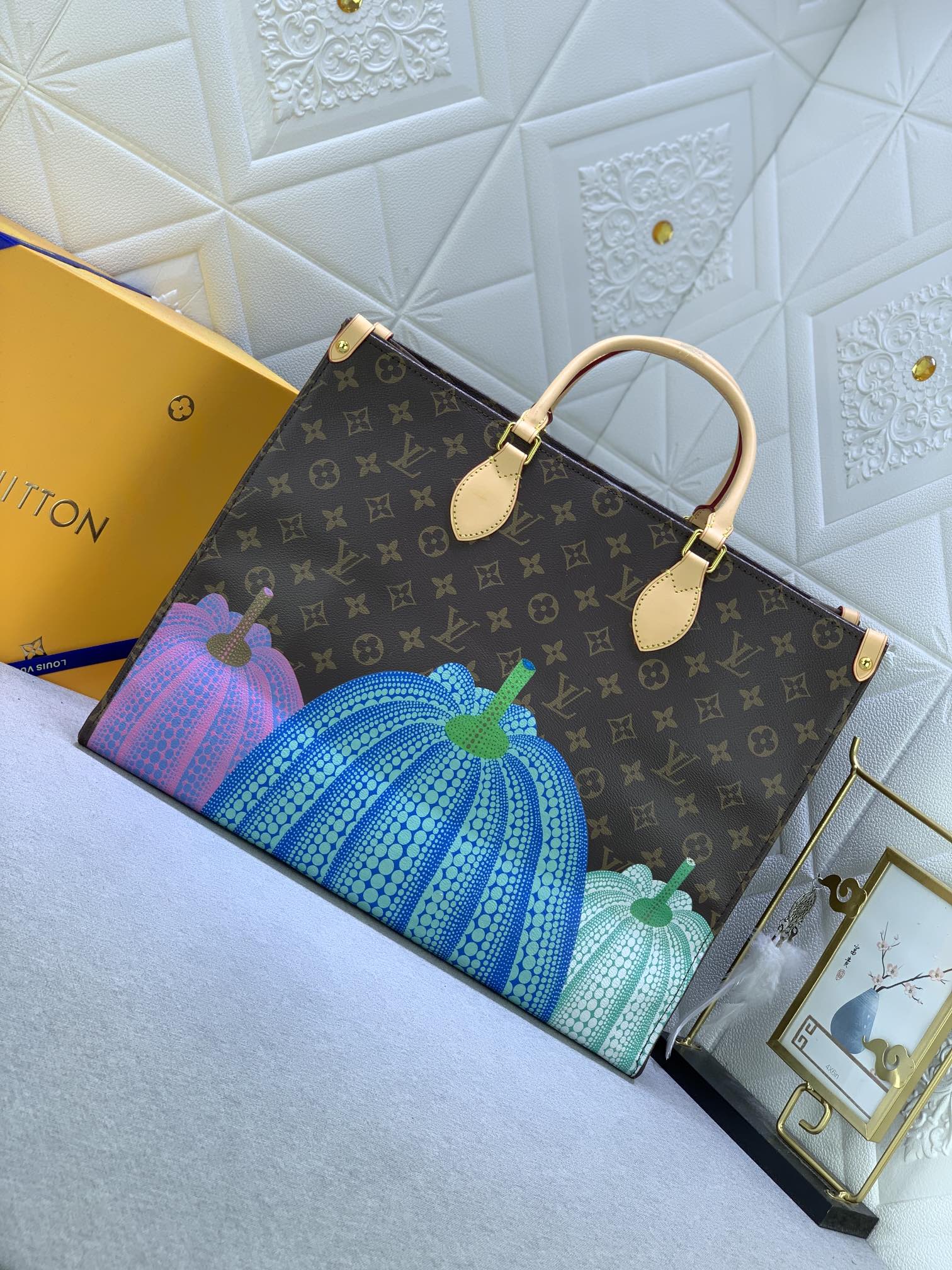 Louis Vuitton x YK OnTheGo M46466 (2) 41x34x19cm