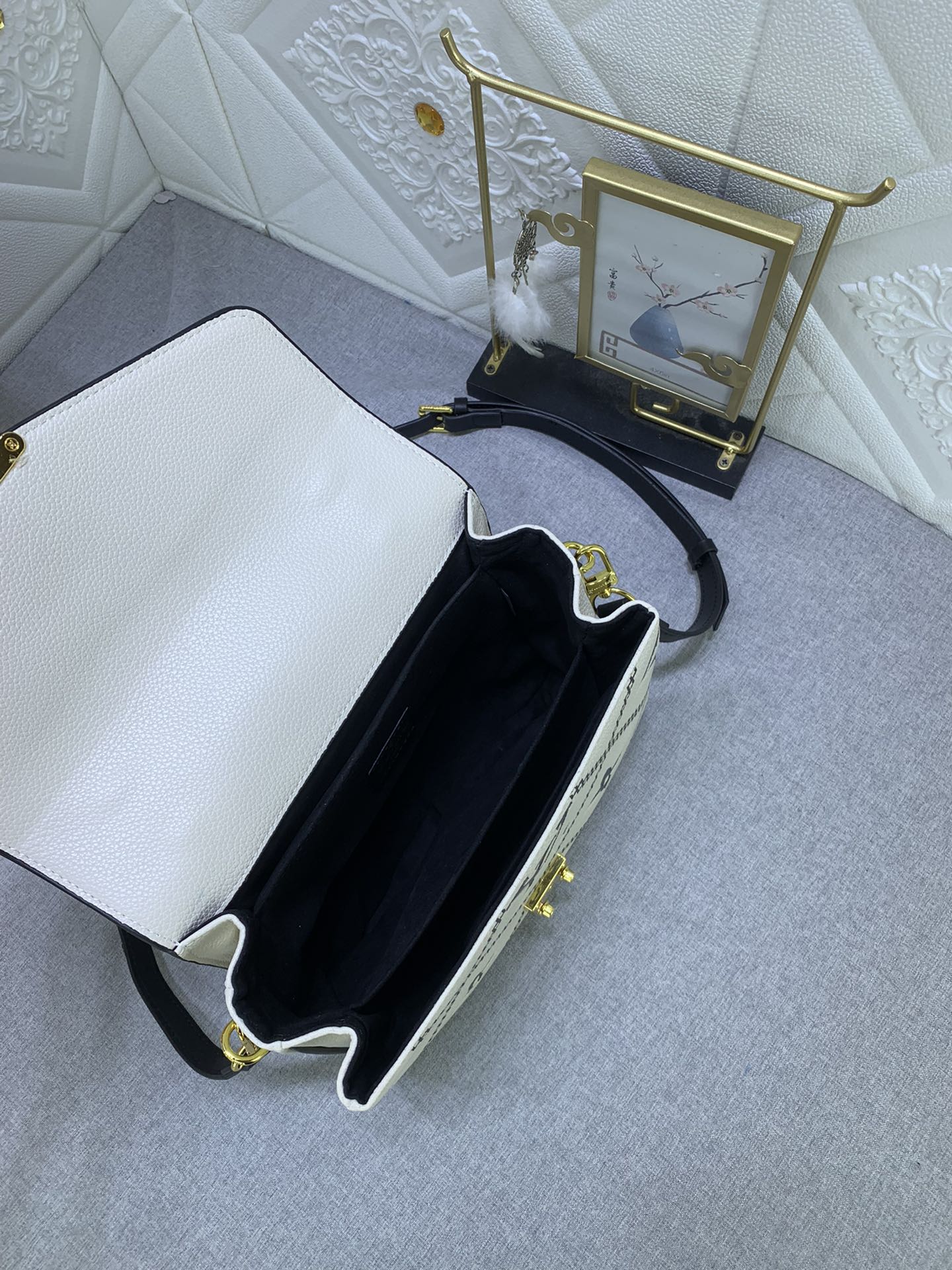 Louis Vuitton Pochette Metis M46028 (3) 25x19x7cm