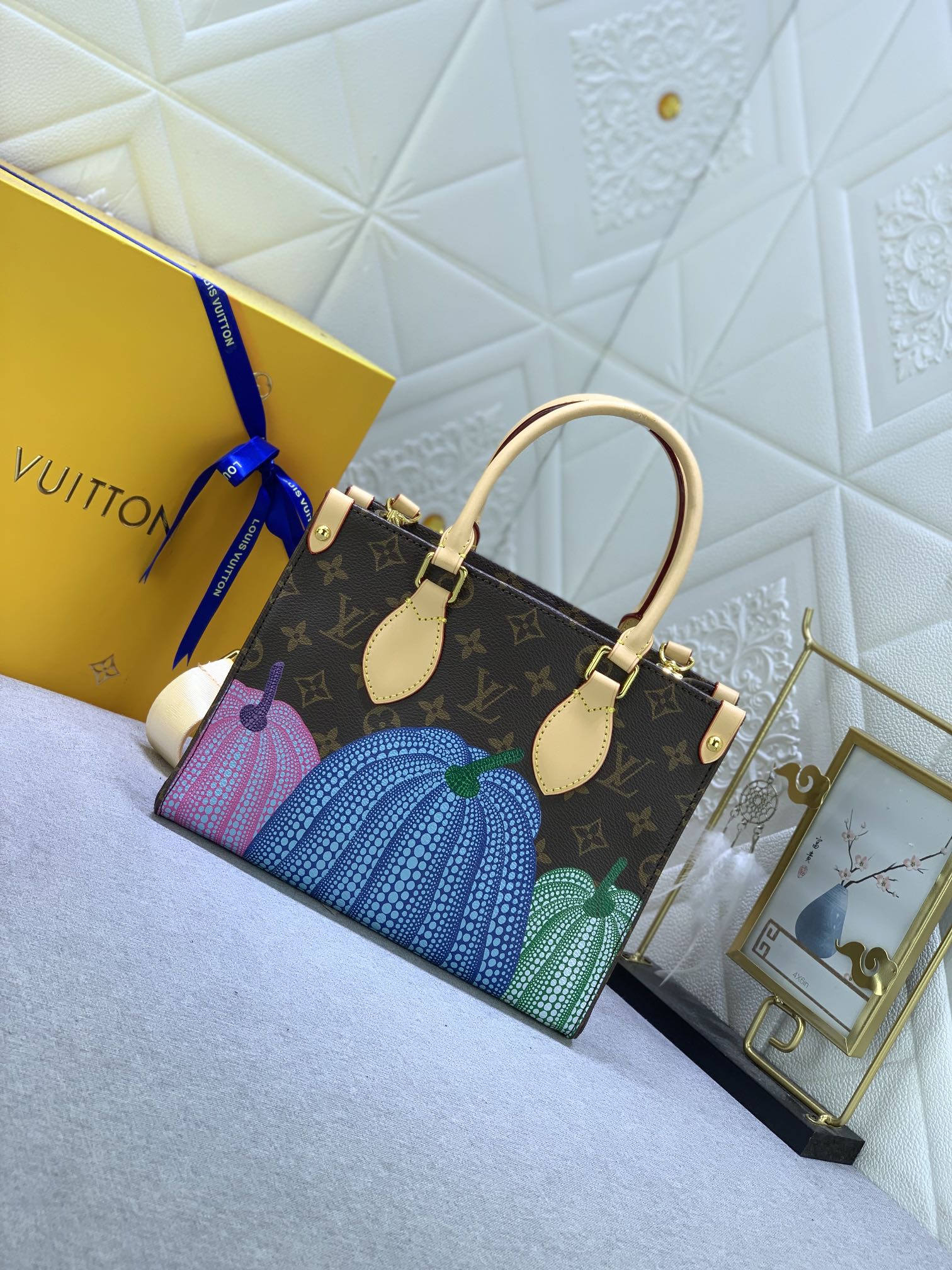 Louis Vuitton x YK OnTheGo M46467 25 x 19 x 11.5cm