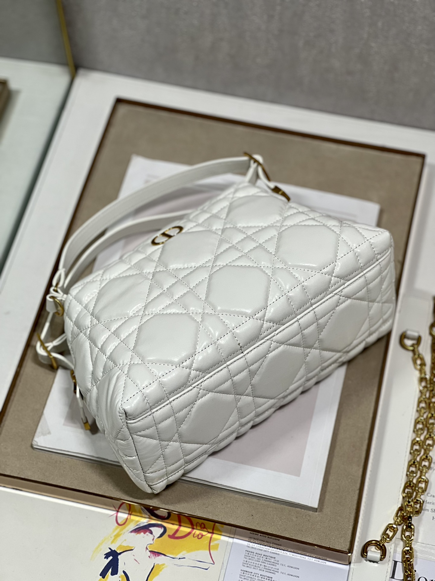 Dior White 5556 (3) 25×16cm