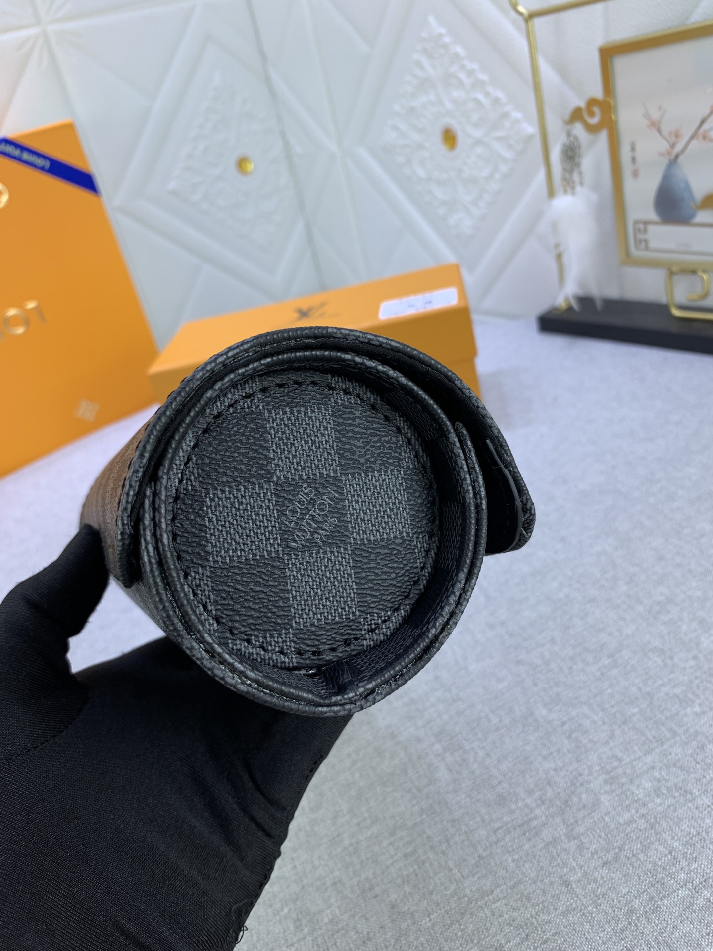 Louis Vuitton M47530 (8) 20 x 8 x 8 cm