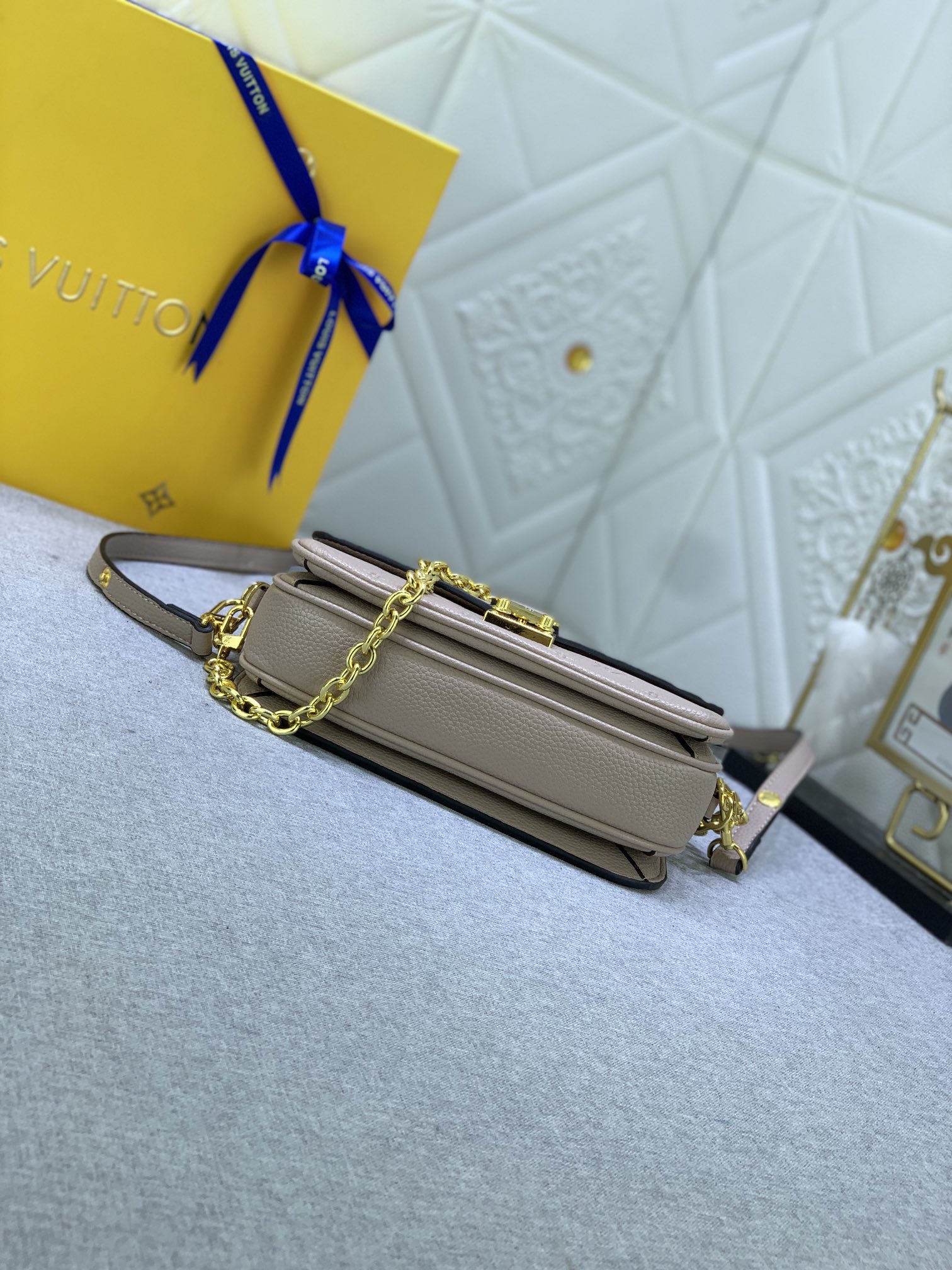 Louis Vuitton Pochette Métis East West M46279 21.5 x 13.5 x 6.0cm