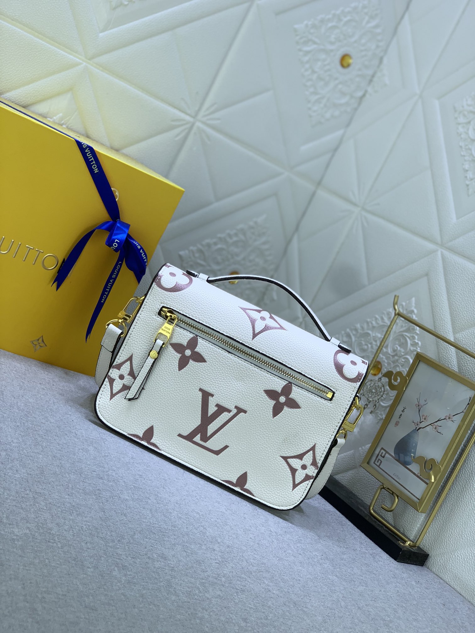 Louis Vuitton Pochette Metis M46302 (4) 25 x 19 x 7cm