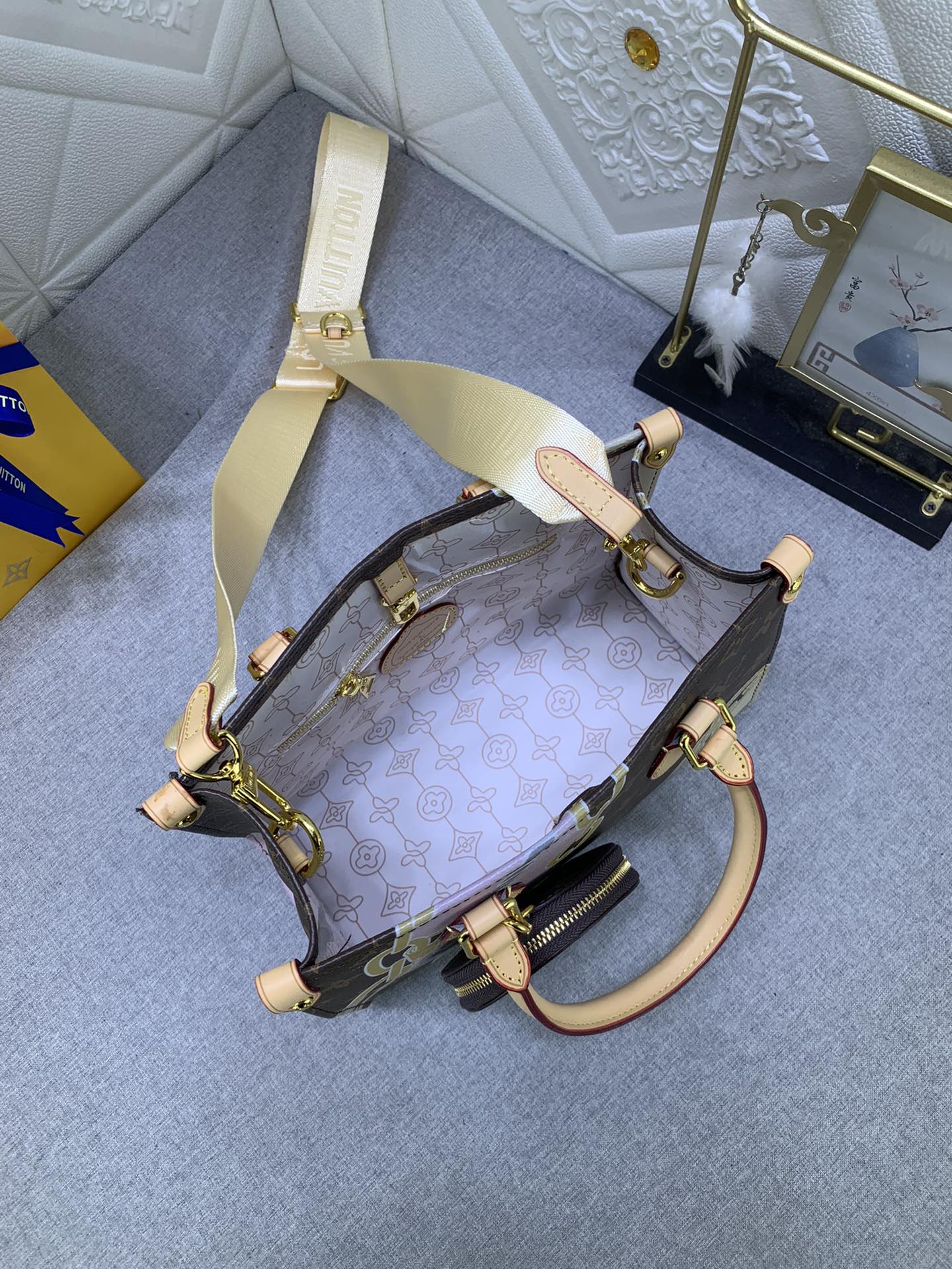 Louis Vuitton Onthego M45659 (2) 25x19x11.5cm