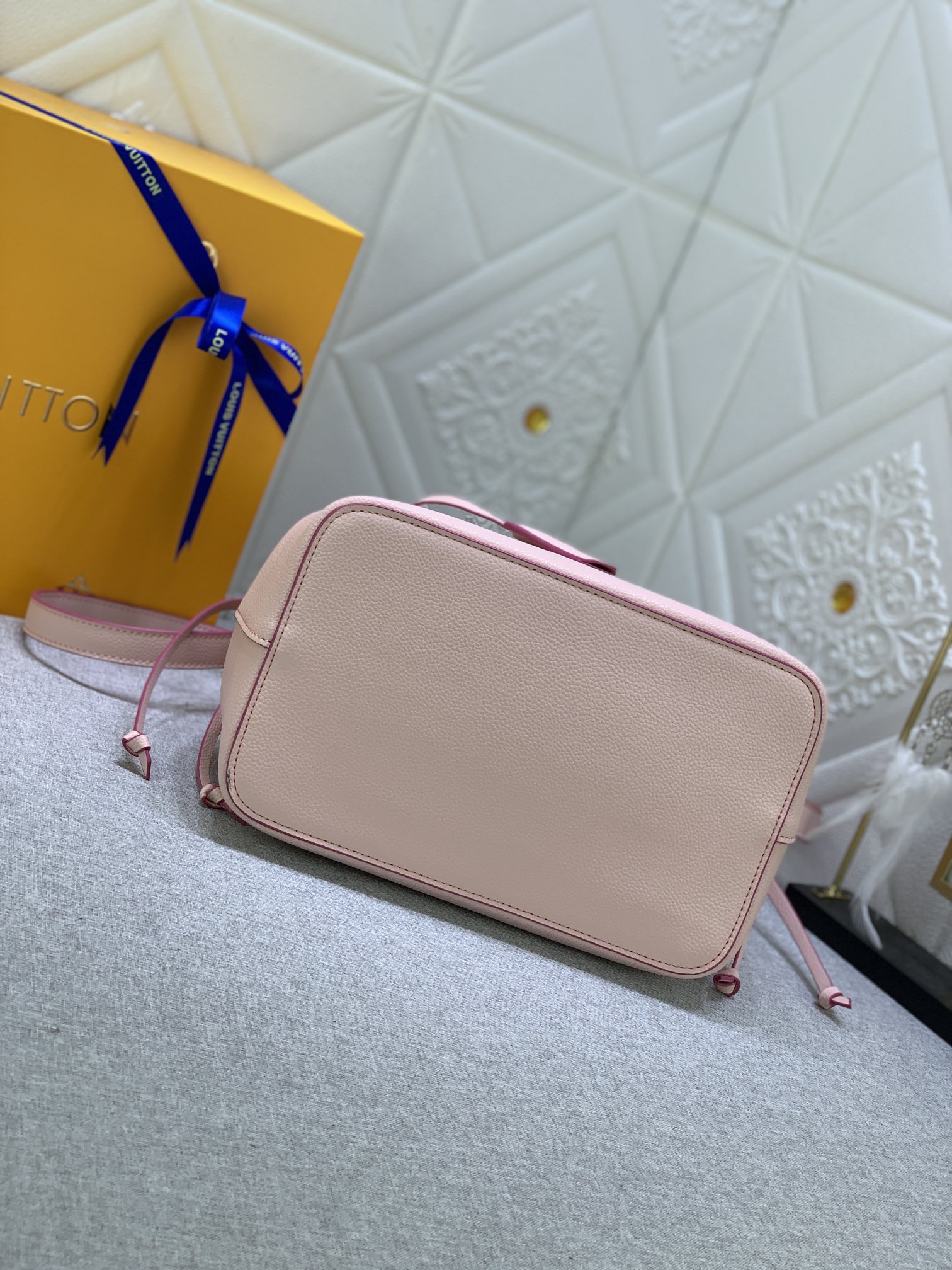 Louis Vuitton M54677 (2) 25-27-15cm