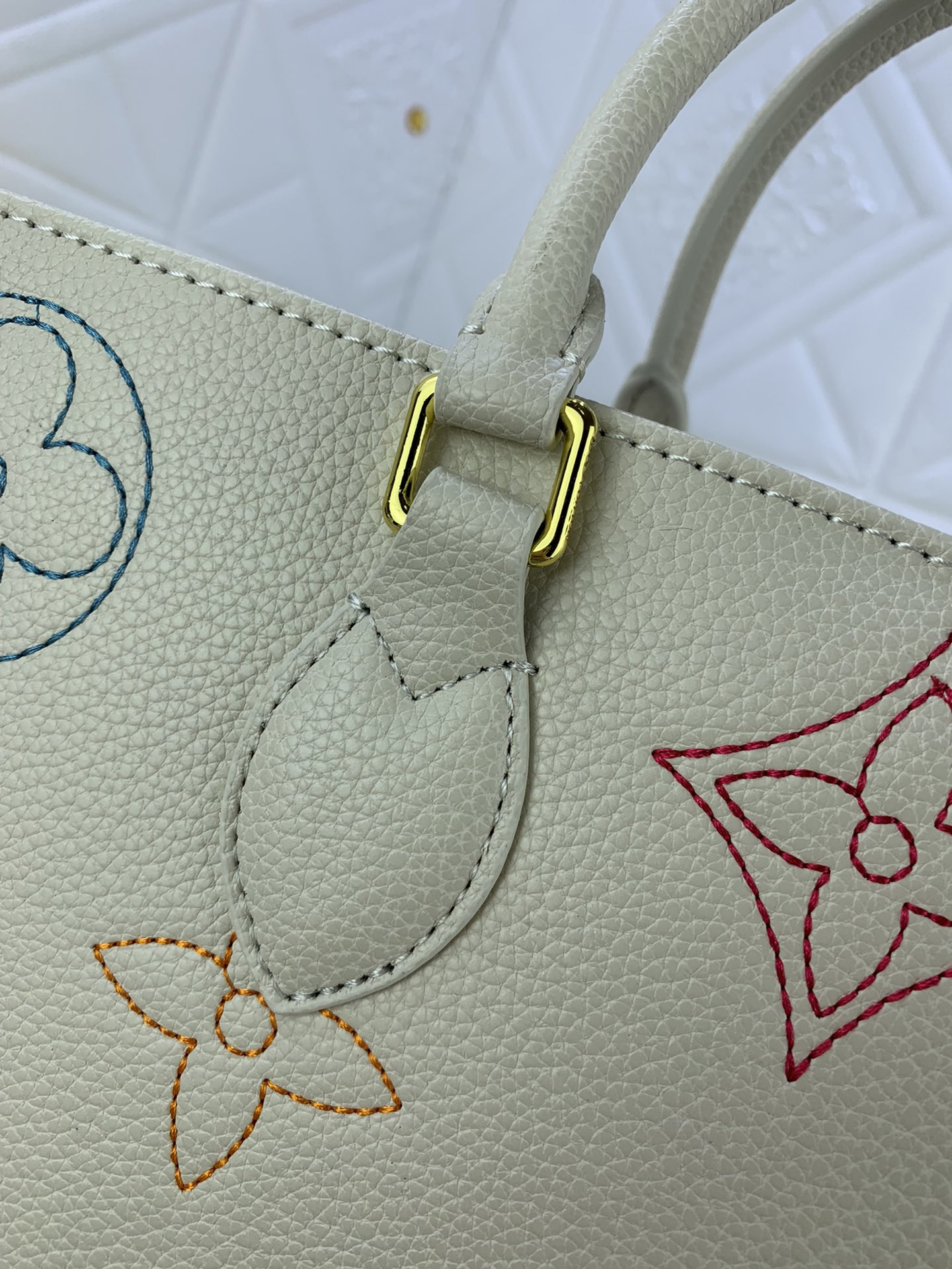 Louis Vuitton Academy M46629 (2) 25x19x11.5cm