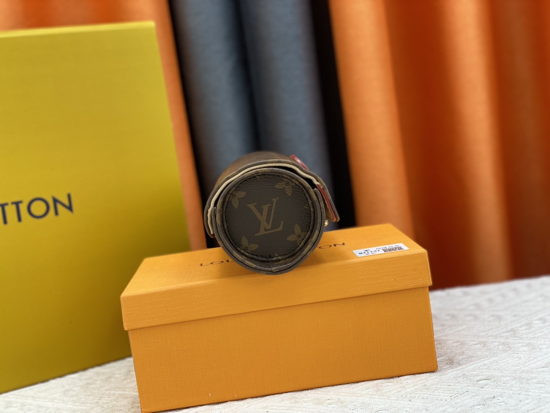 Louis Vuitton M47530 (5) 20 x 8 x 8 cm