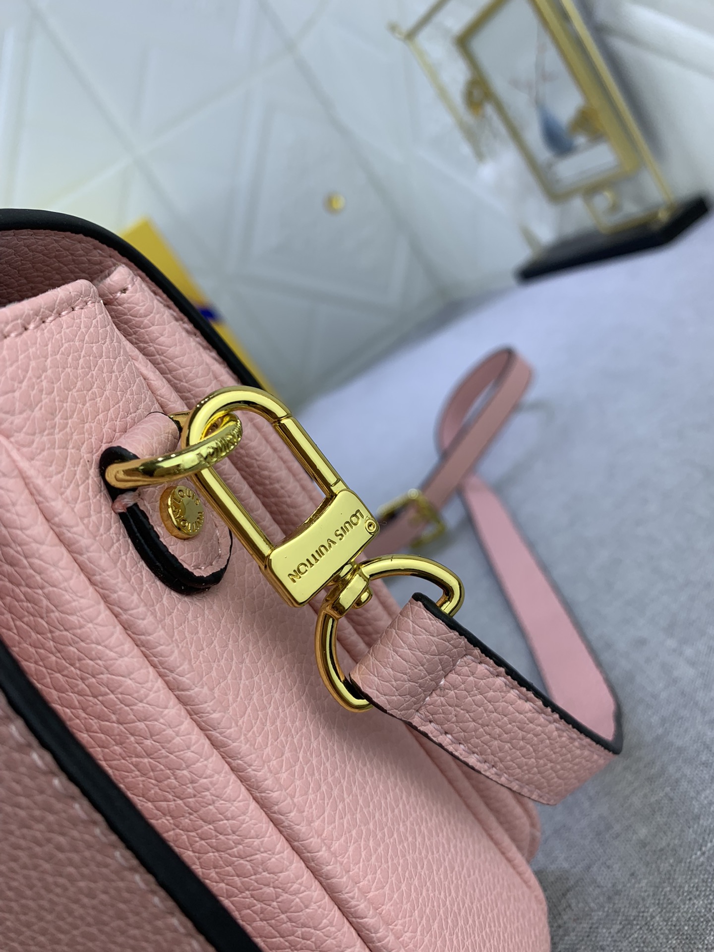 Louis Vuitton Pochette Metis M46302 (3) 25 x 19 x 7cm