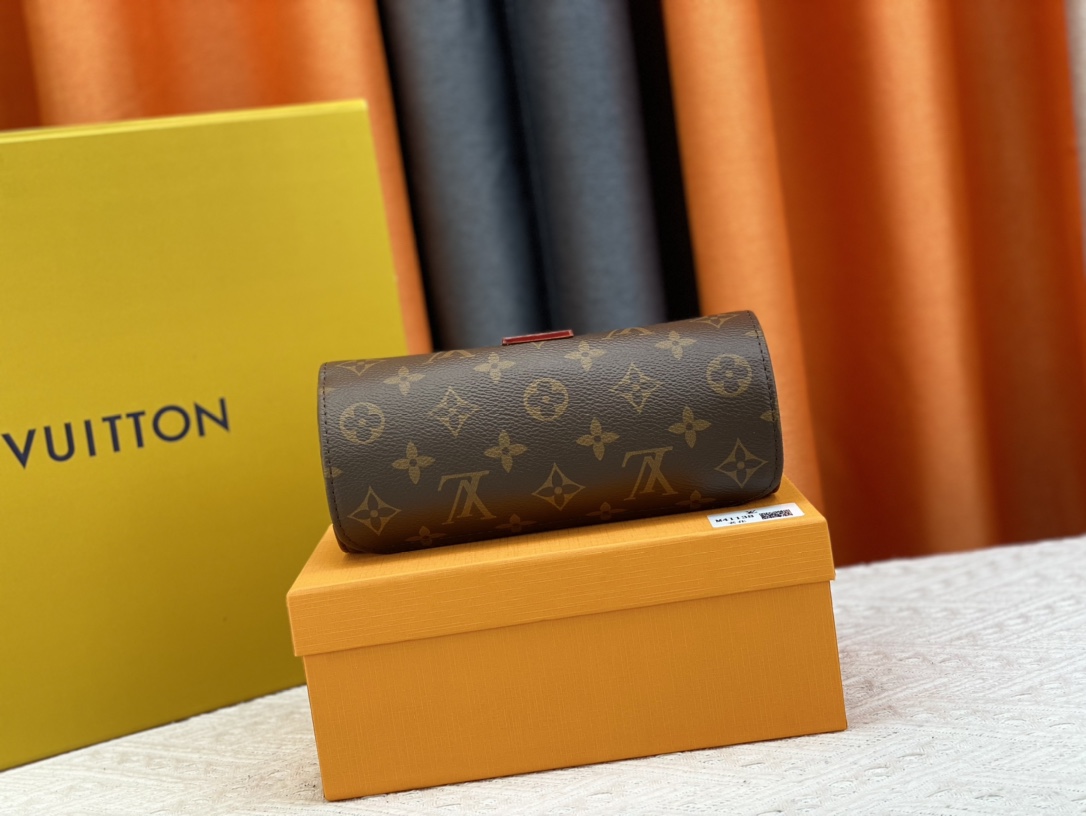 Louis Vuitton M47530 (3) 20 x 8 x 8 cm