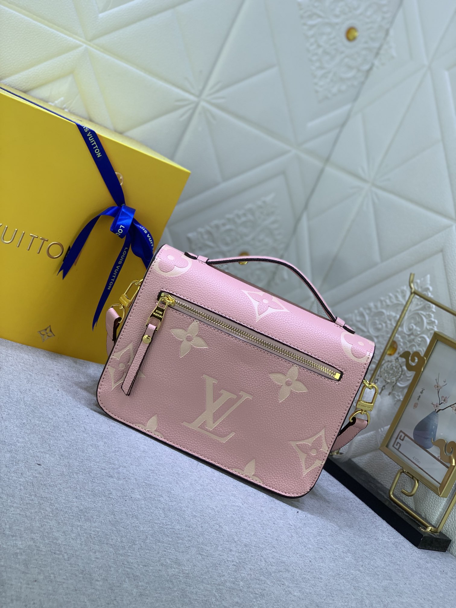 Louis Vuitton Pochette Metis M46302 (3) 25 x 19 x 7cm