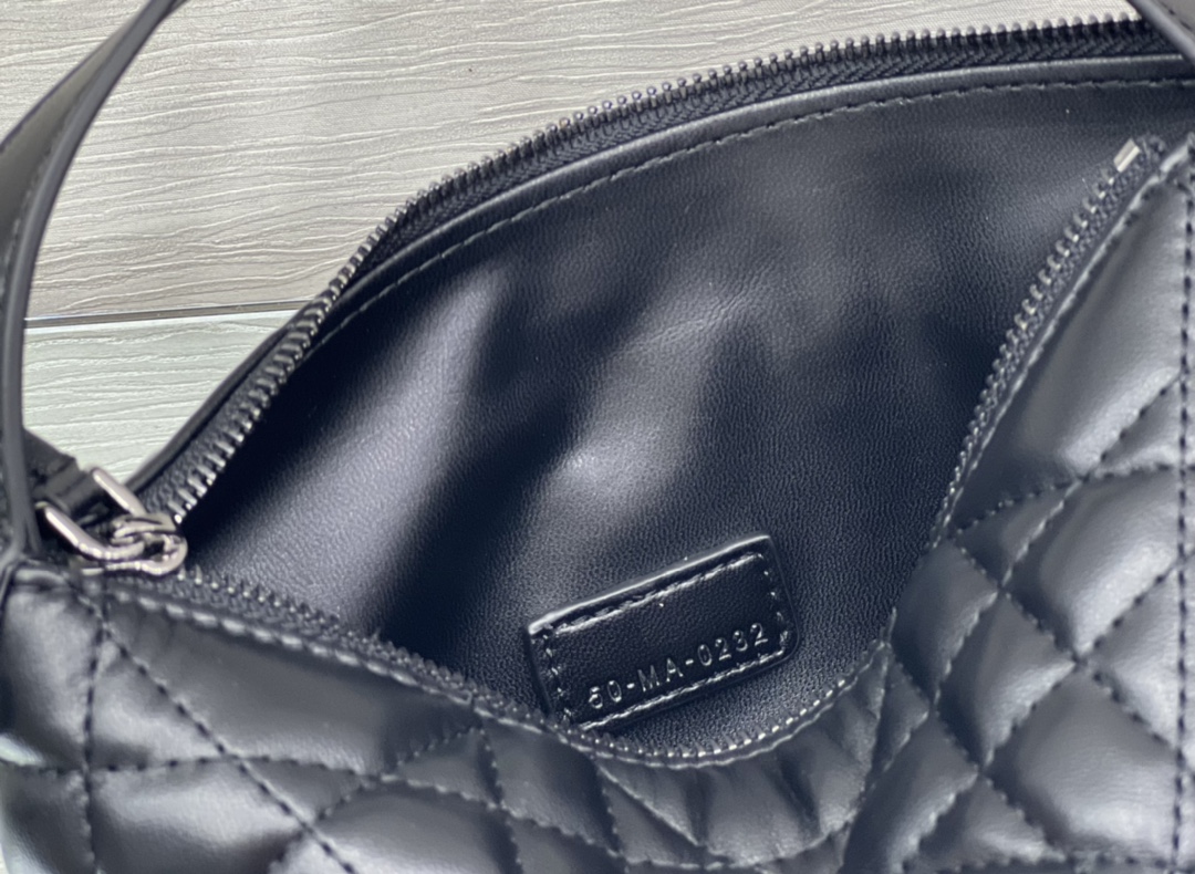 DIOR TRAVEL NOMAD 57704 (2) 15 x 10 x 8cm