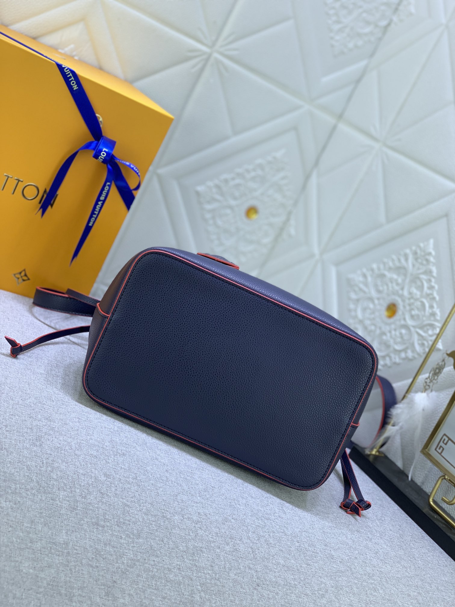 Louis Vuitton M54677 (3) 25-27-15cm