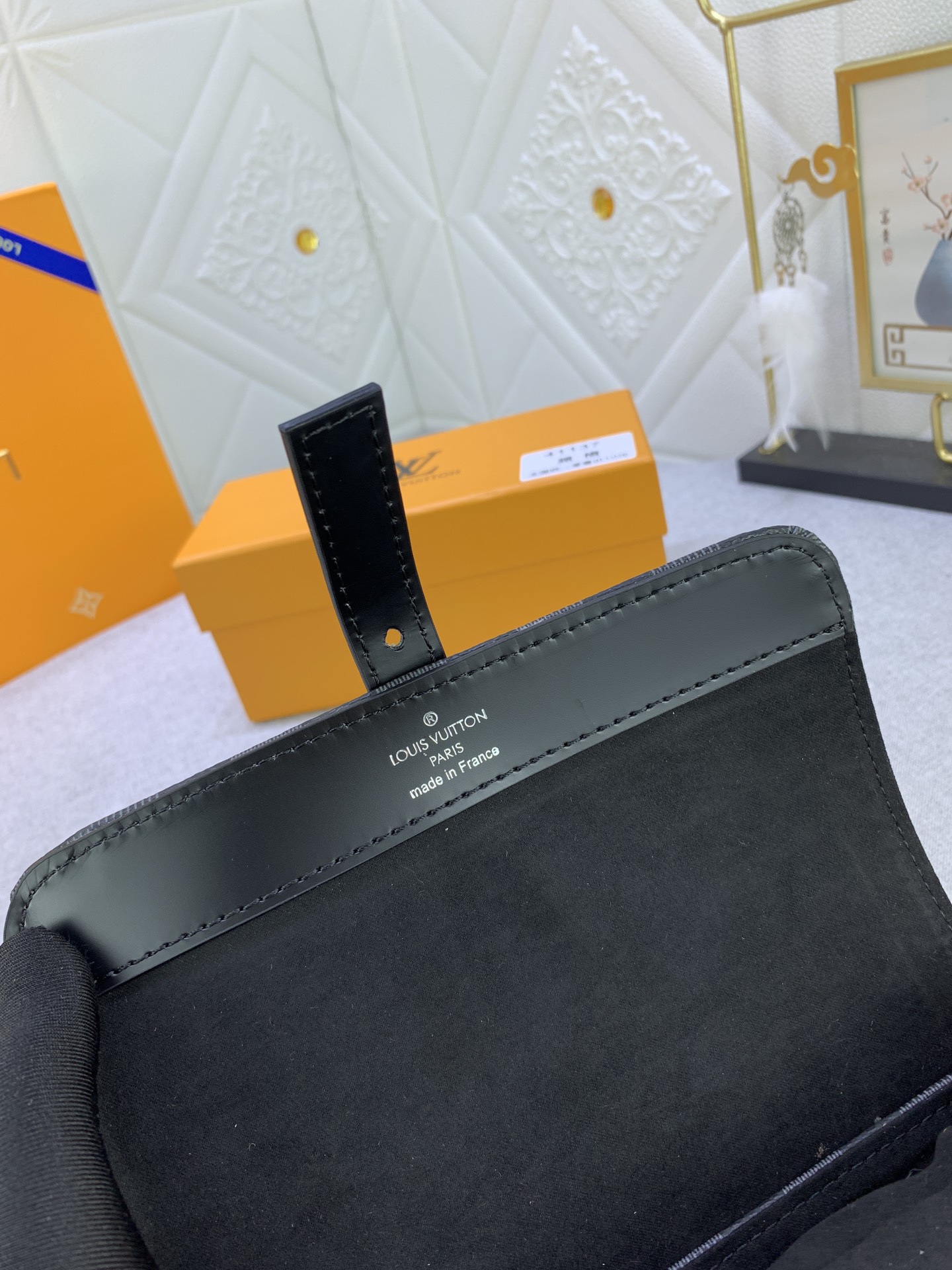 Louis Vuitton M47530 (8) 20 x 8 x 8 cm