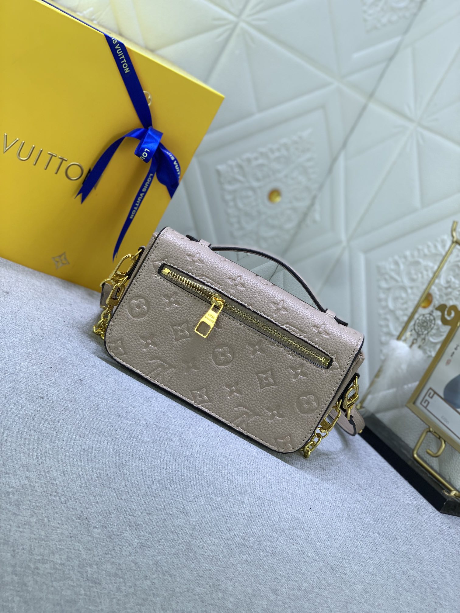 Louis Vuitton Pochette Métis East West M46279 21.5 x 13.5 x 6.0cm