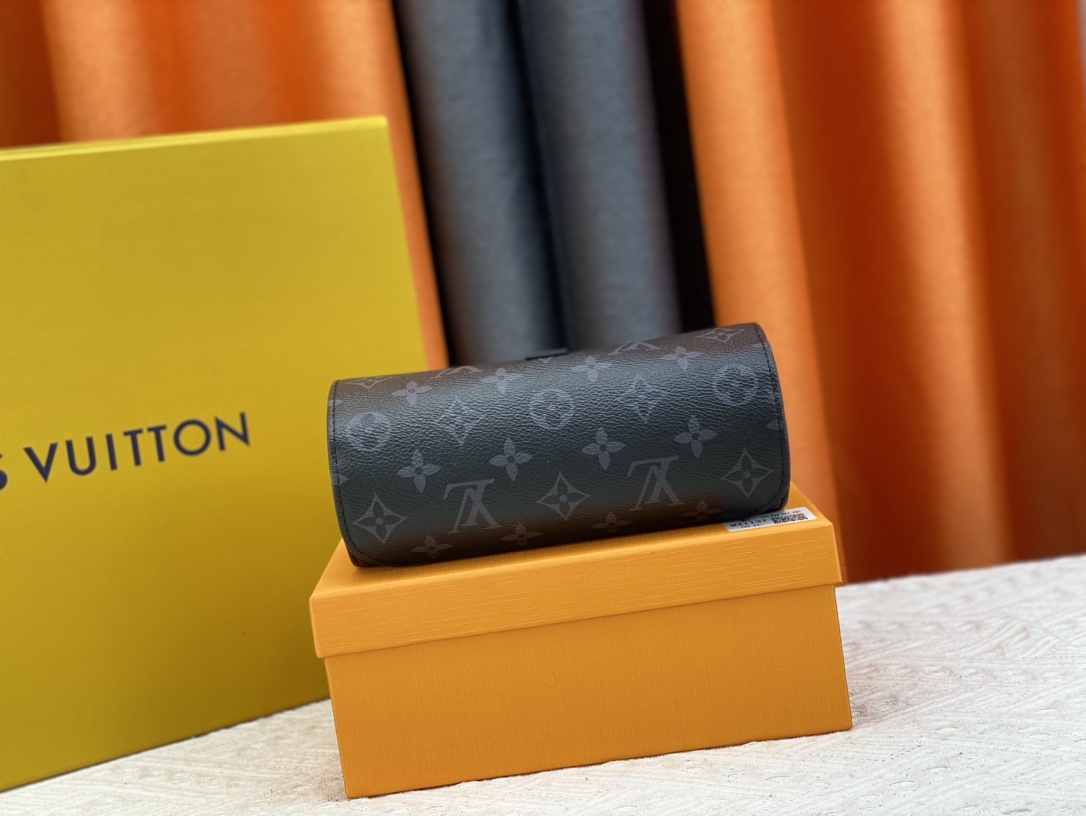 Louis Vuitton M47530 (4) 20 x 8 x 8 cm