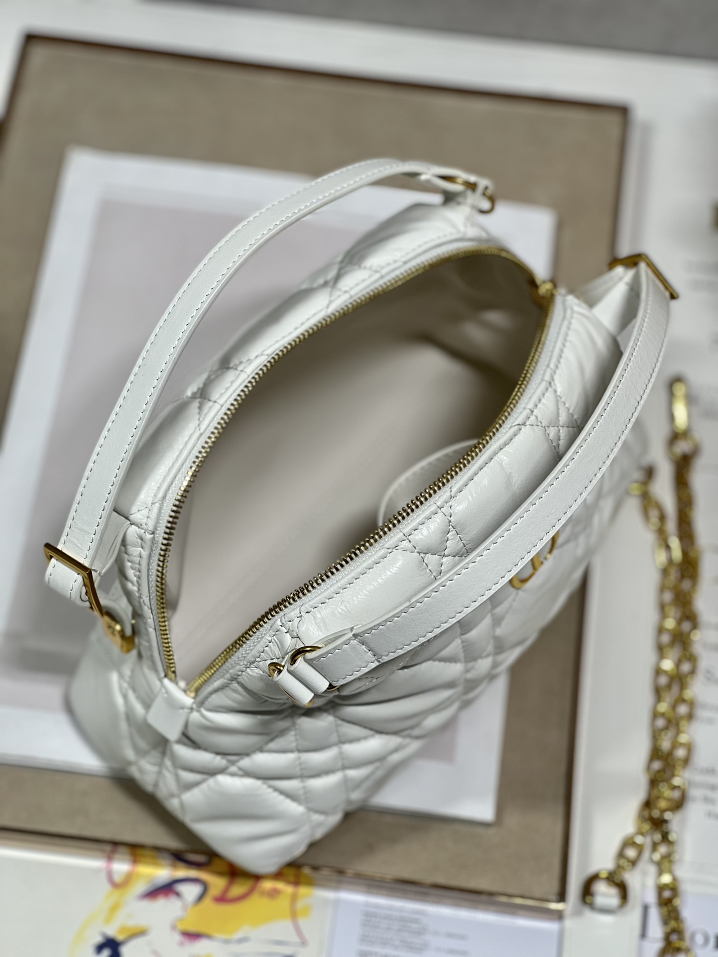 Dior White 5556 (3) 25×16cm
