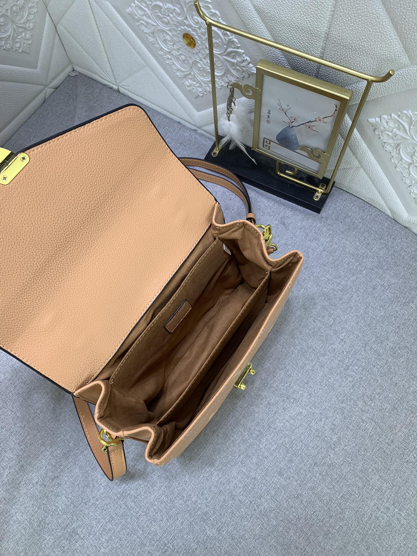 Louis Vuitton Pochette Metis M46028 (2) 25x19x7cm