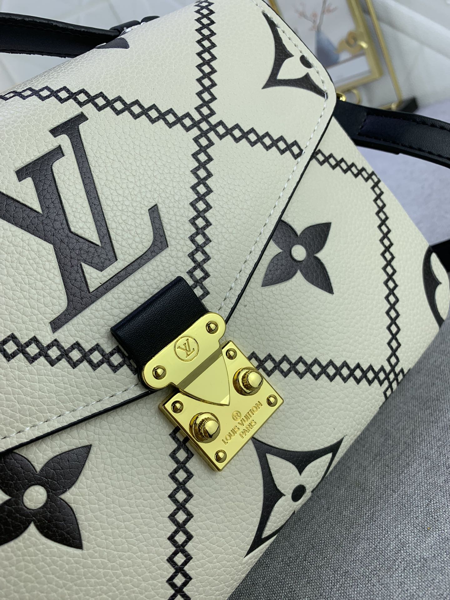 Louis Vuitton Pochette Metis M46028 (3) 25x19x7cm