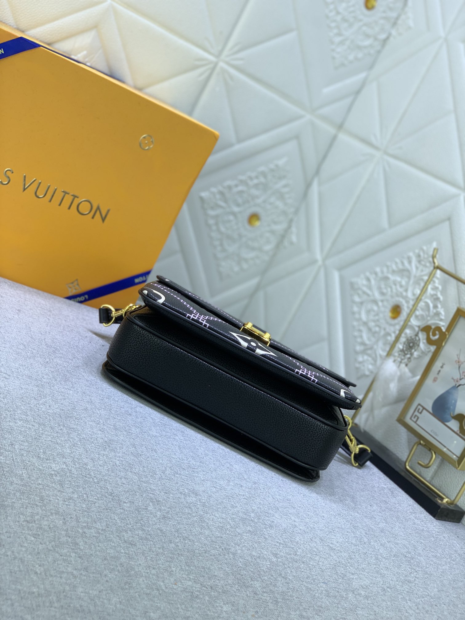 Louis Vuitton Pochette Metis M46028 25x19x7cm