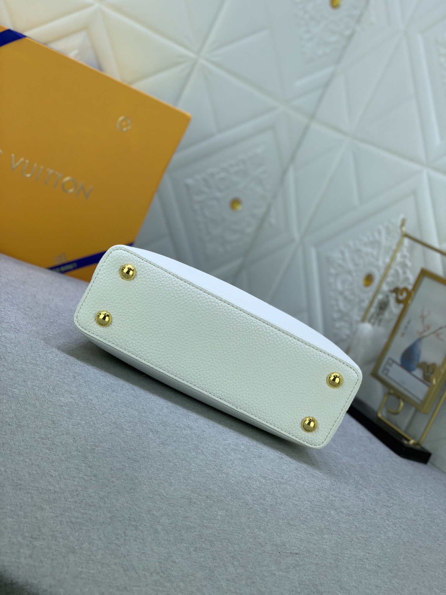 Louis Vuitton Capucines BB M23064 27x18x9cm