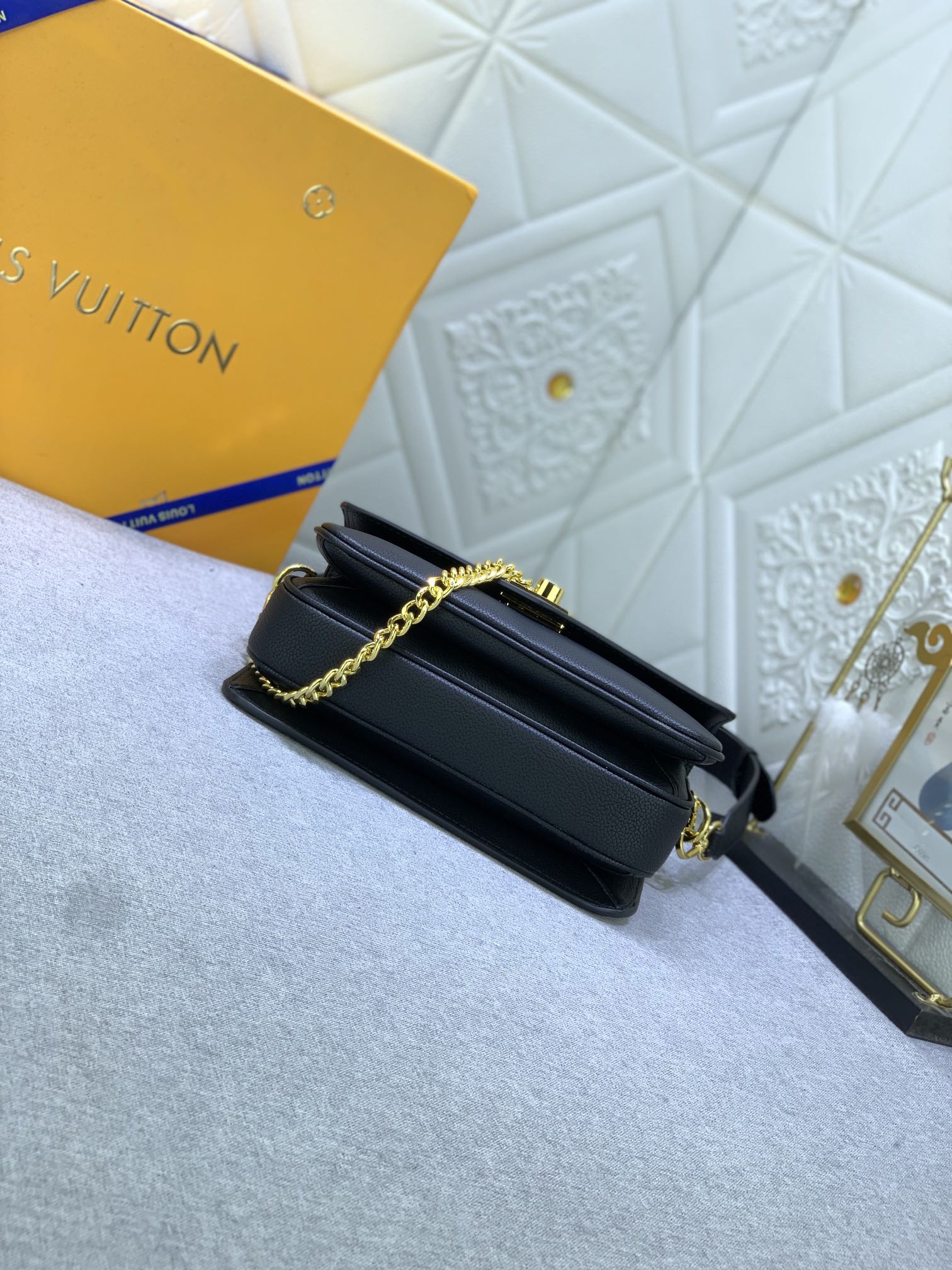 Louis Vuitton Oxford M22952 22.0 x 16.0 x 9.5cm