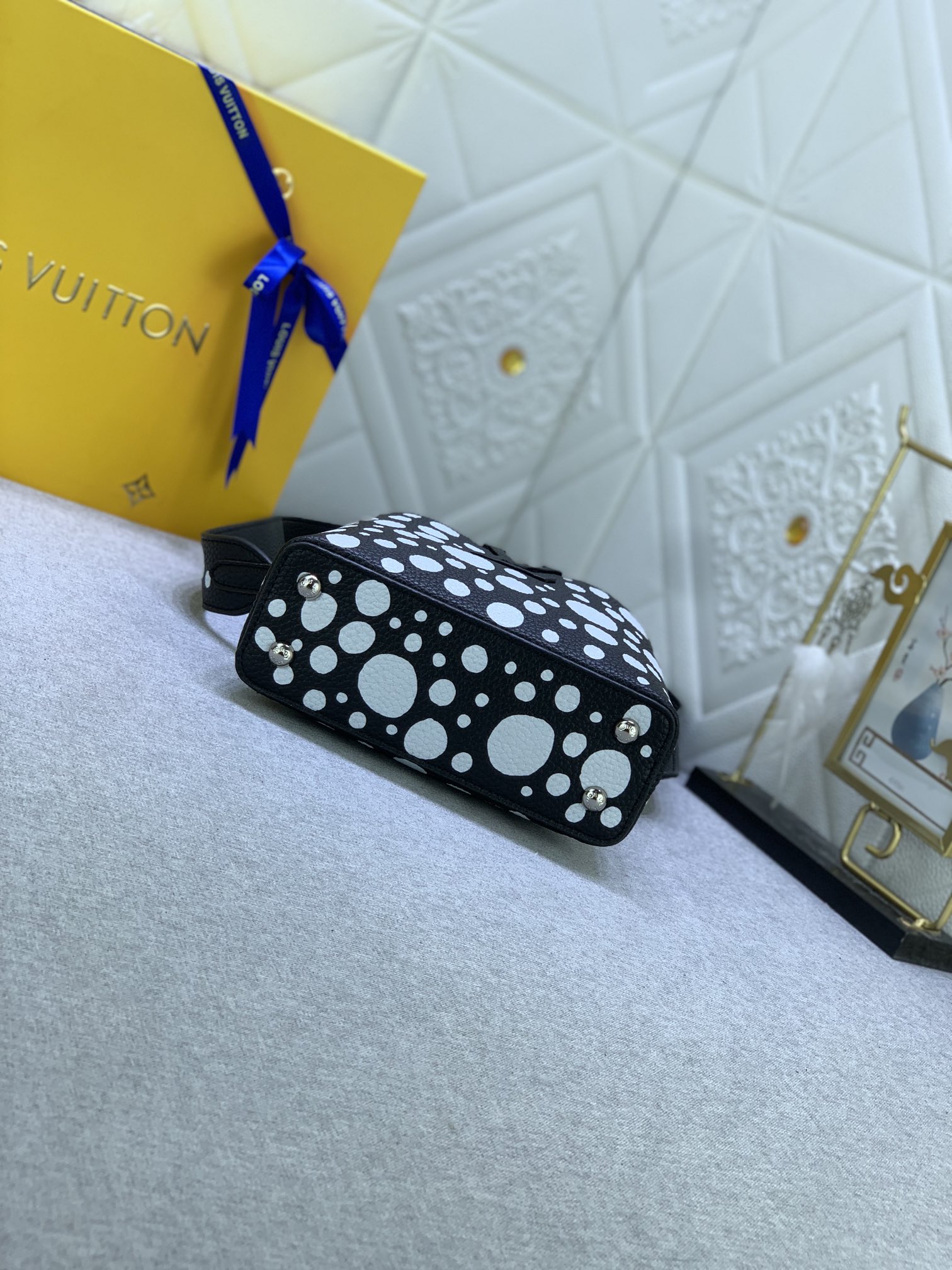 Louis Vuitton x YK Capucines M21663 (8) 21x14x8cm