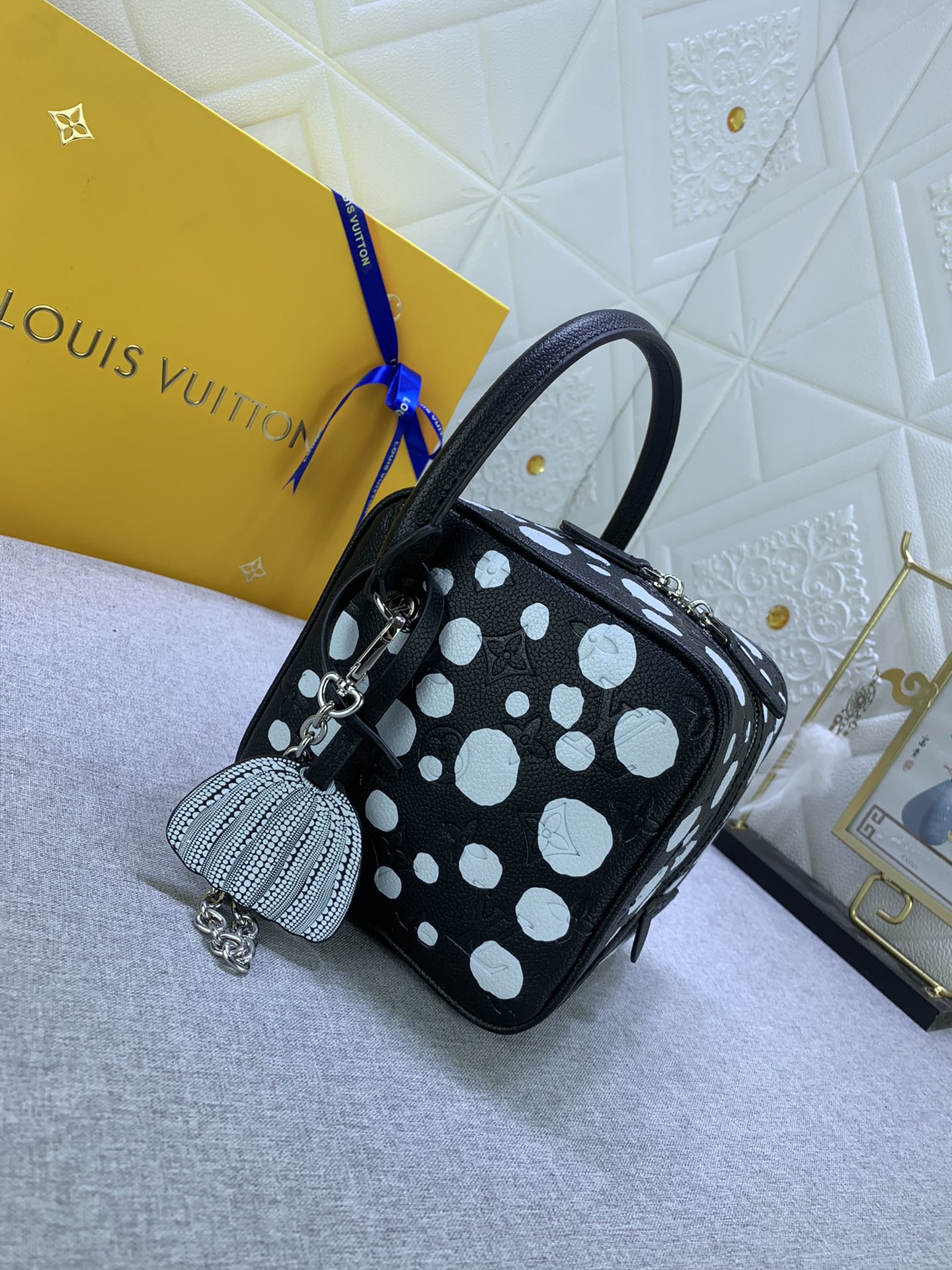 Louis Vuitton x YK Square Bag M21778 (3) 16x16x16cm