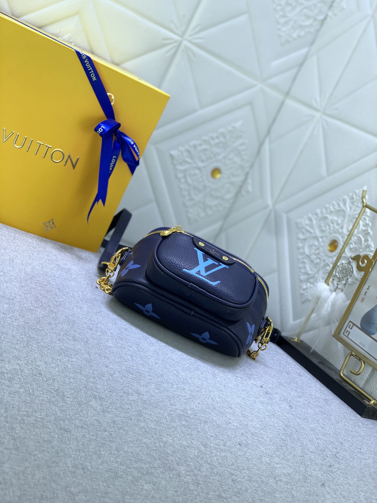 Louis Vuitton Mini Bumbag M82208 (4) 17x12x9.5cm