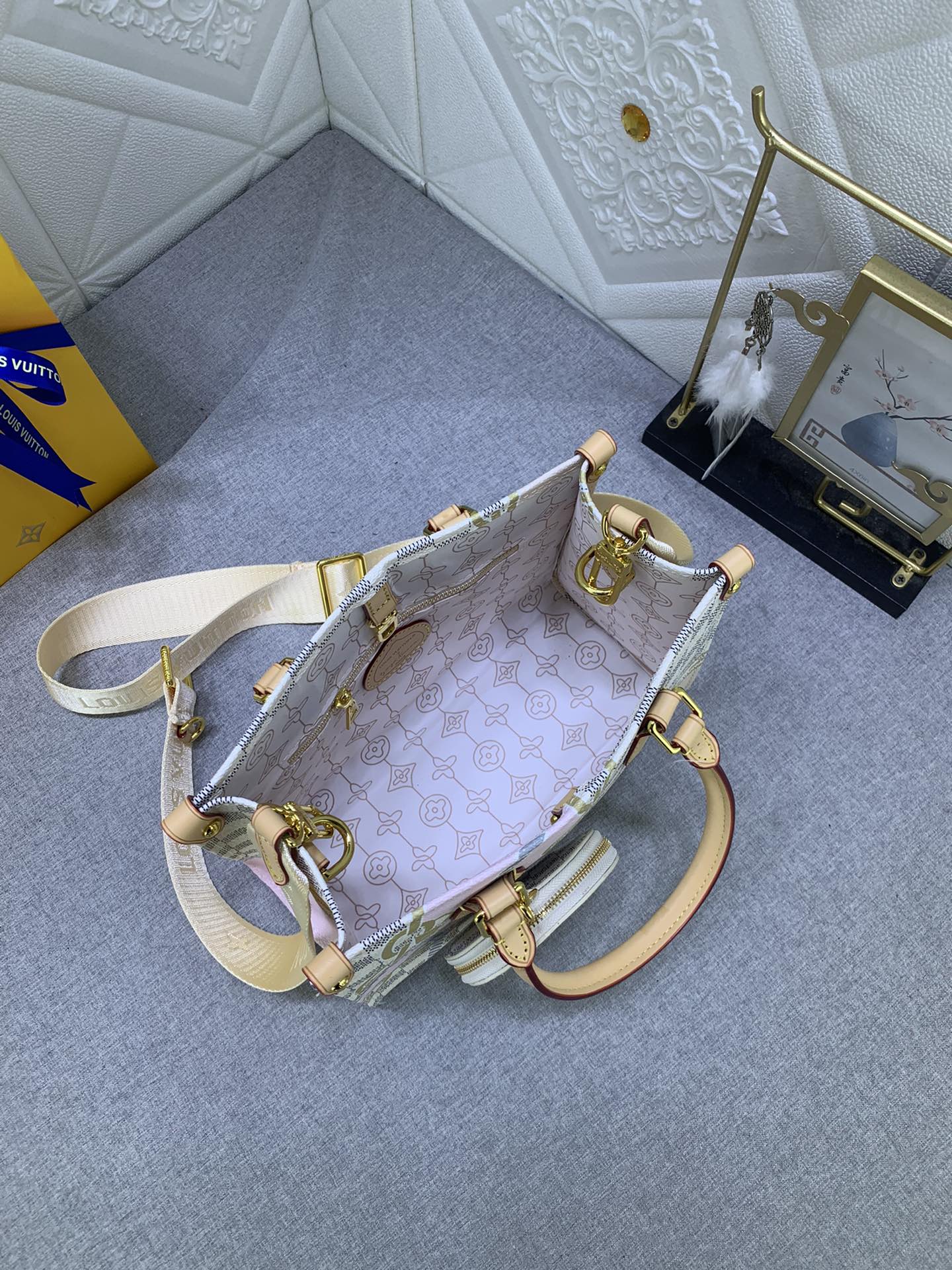 Louis Vuitton Onthego M45659 25x19x11.5cm