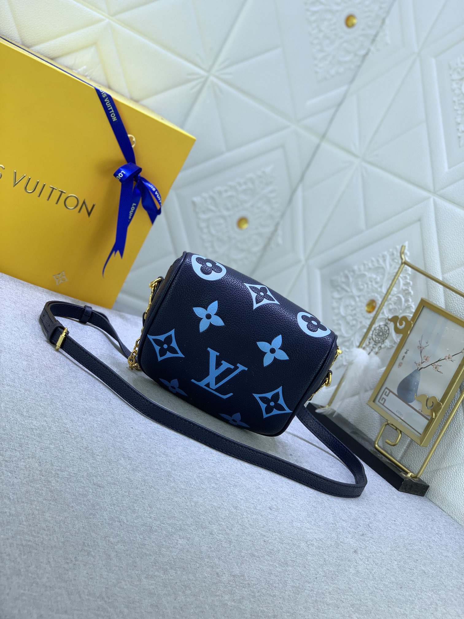 Louis Vuitton Mini Bumbag M82208 (4) 17x12x9.5cm