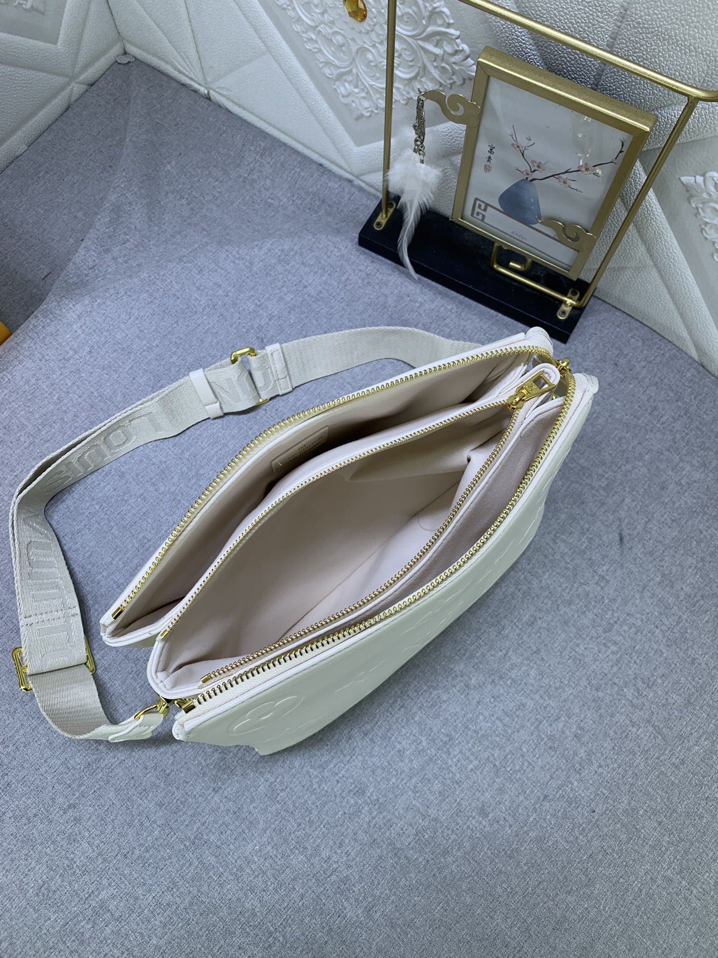 Louis Vuitton  Mini Soft Trunk M22398 (2) 18.5 x 13.0 x 8.0cm