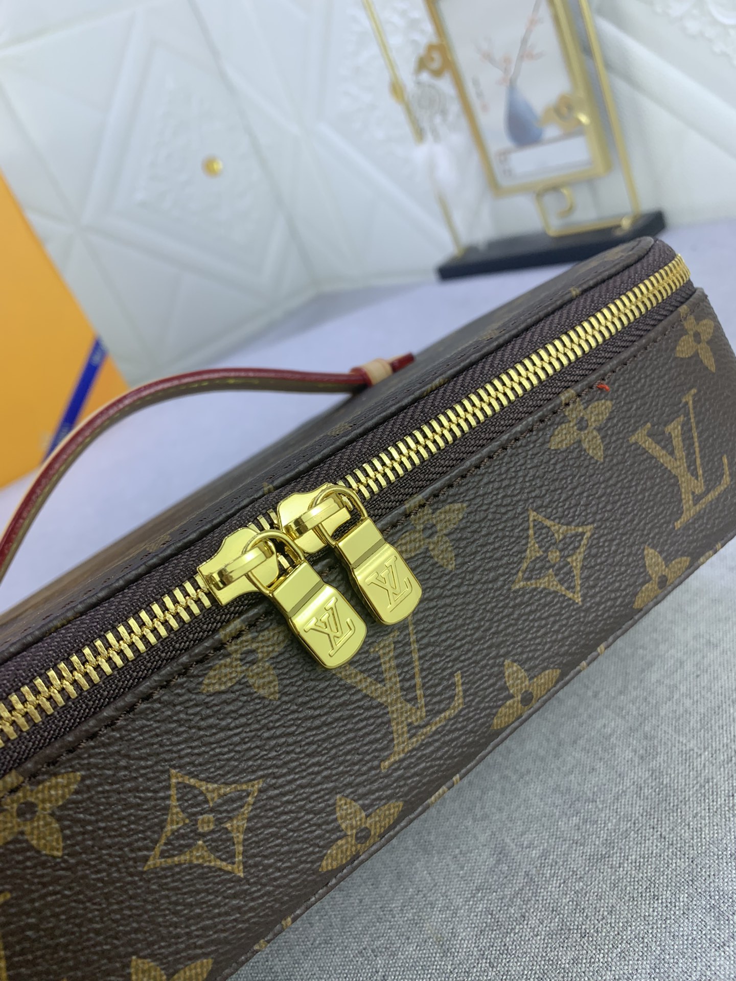 Louis Vuitton  NICE 43449 24x06x18cm