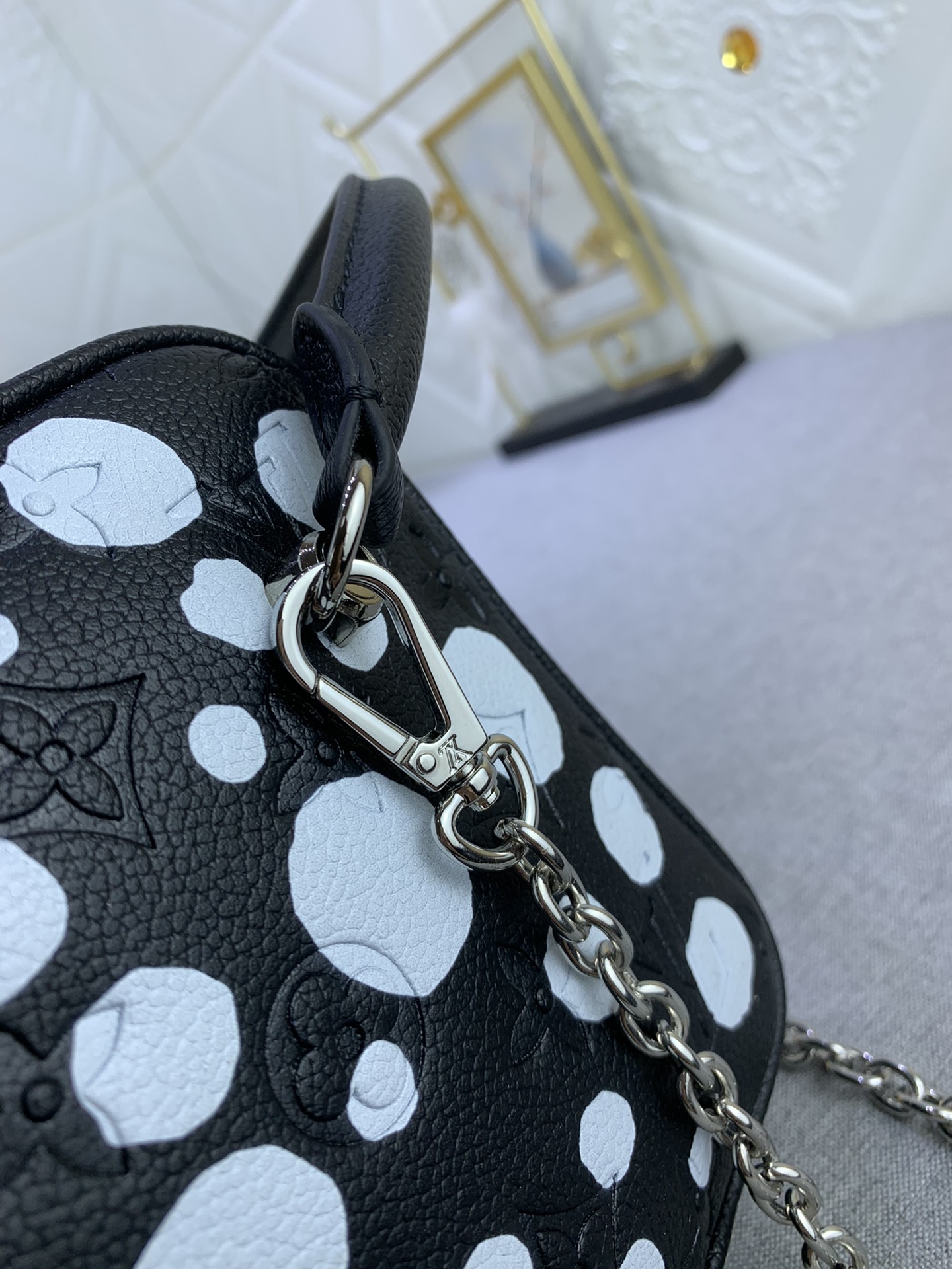 Louis Vuitton x YK Square Bag M21778 (3) 16x16x16cm